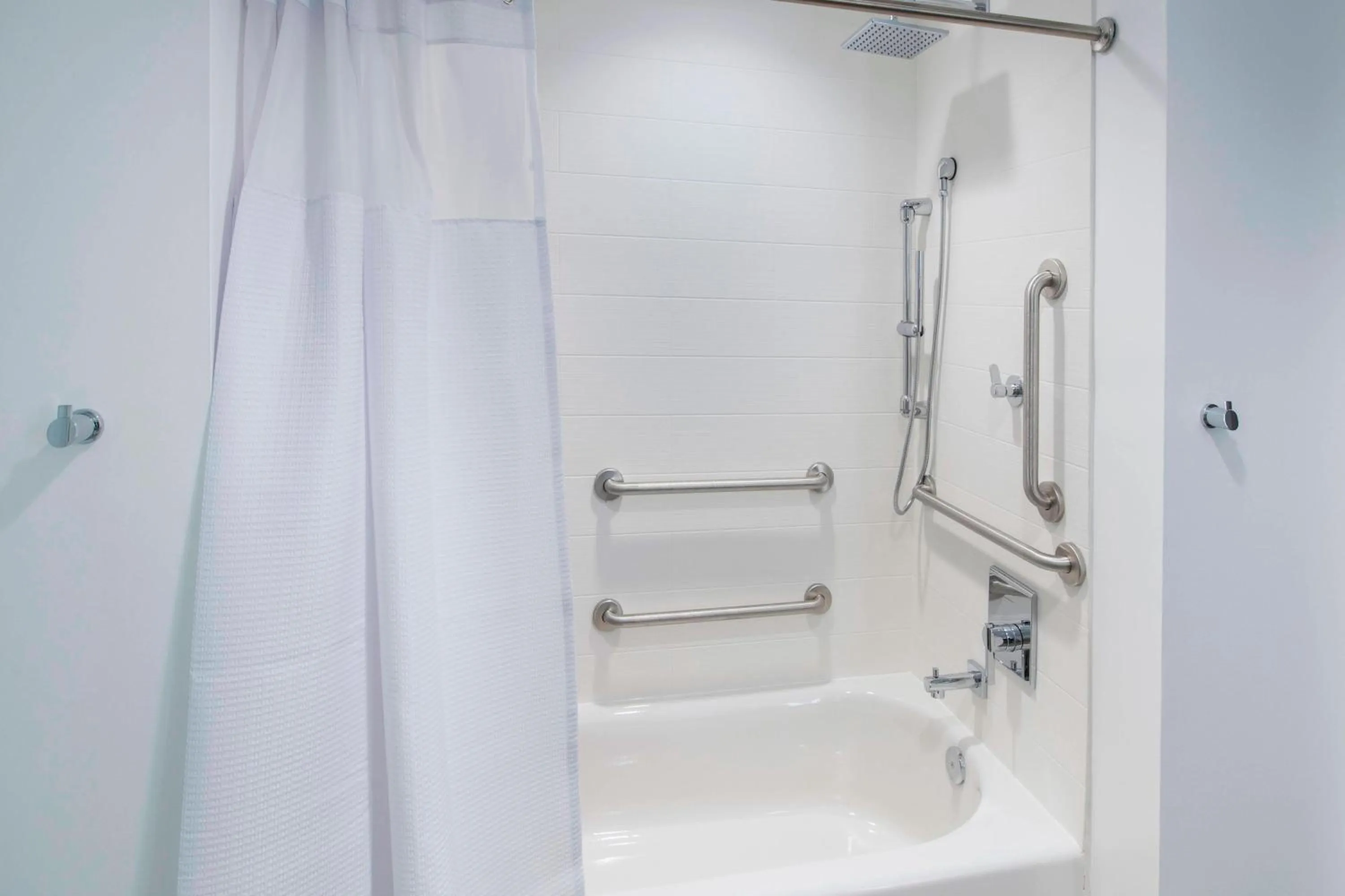 Bathroom in SpringHill Suites by Marriott Navarre Oceanfront