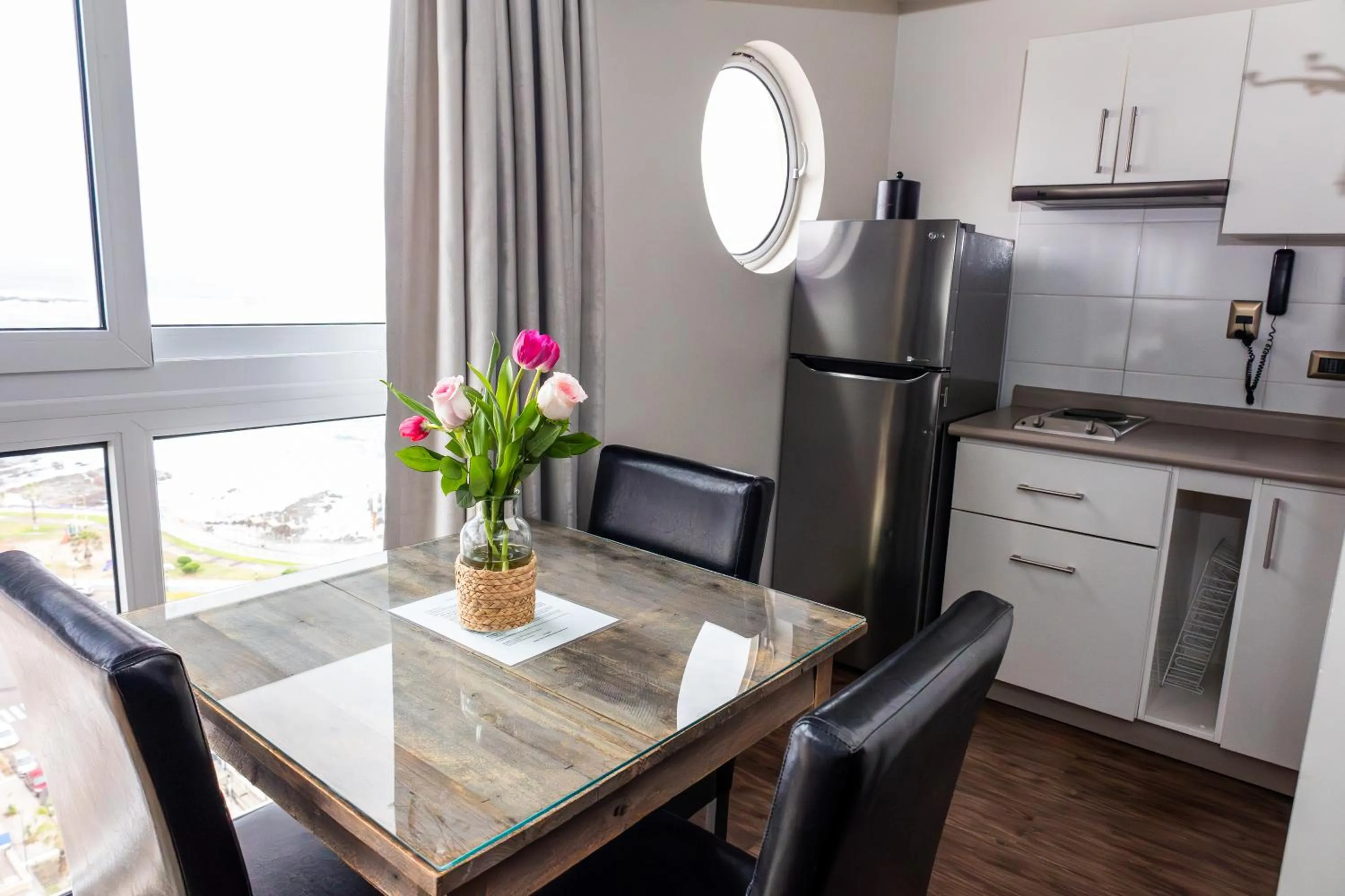 kitchen in Gran Cavancha Hotel & Apartment