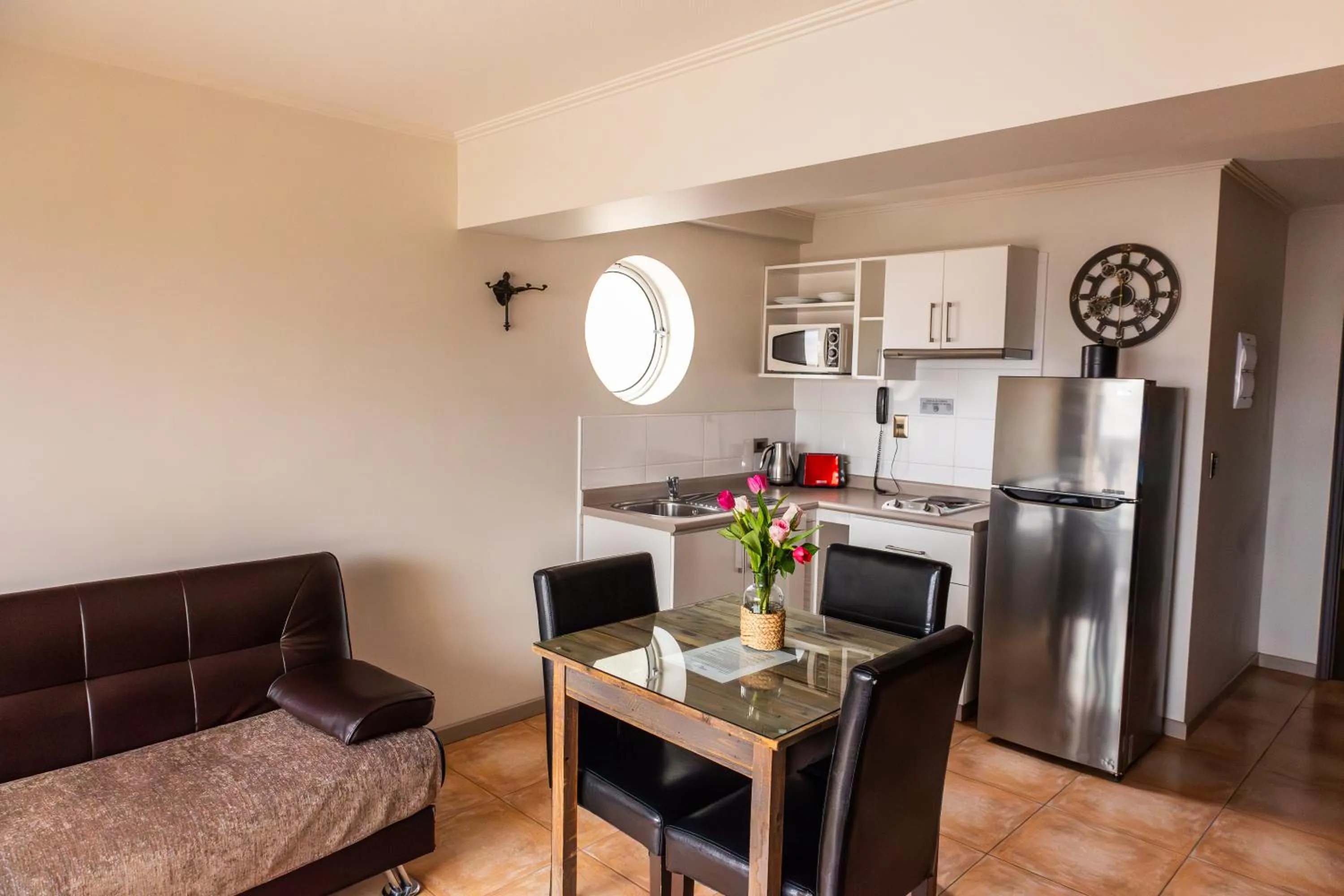 Kitchen or kitchenette in Gran Cavancha Hotel & Apartment