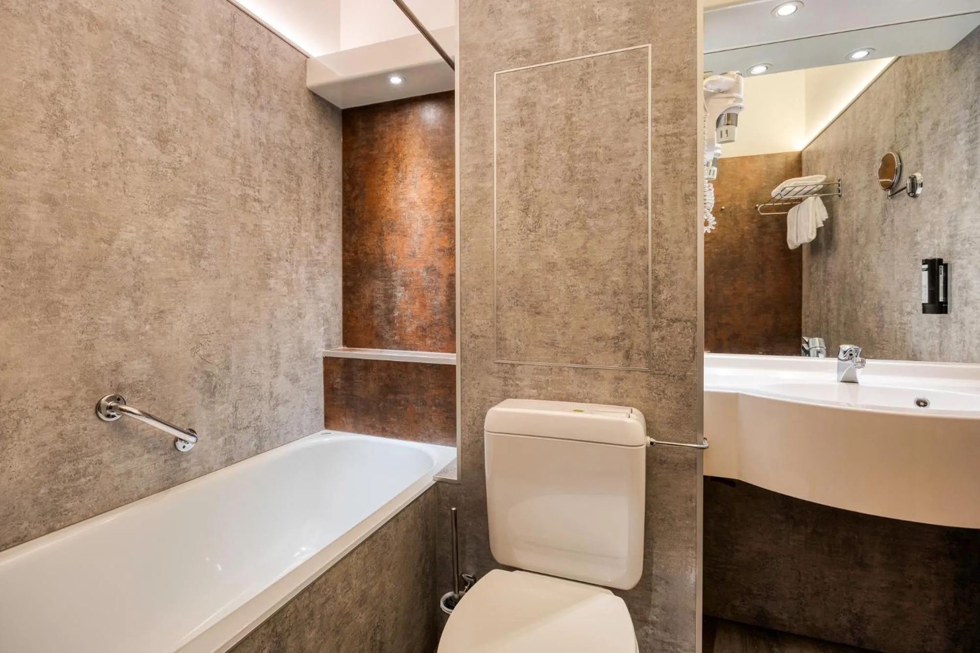 Bathroom in B&B HOTEL Mons Centre