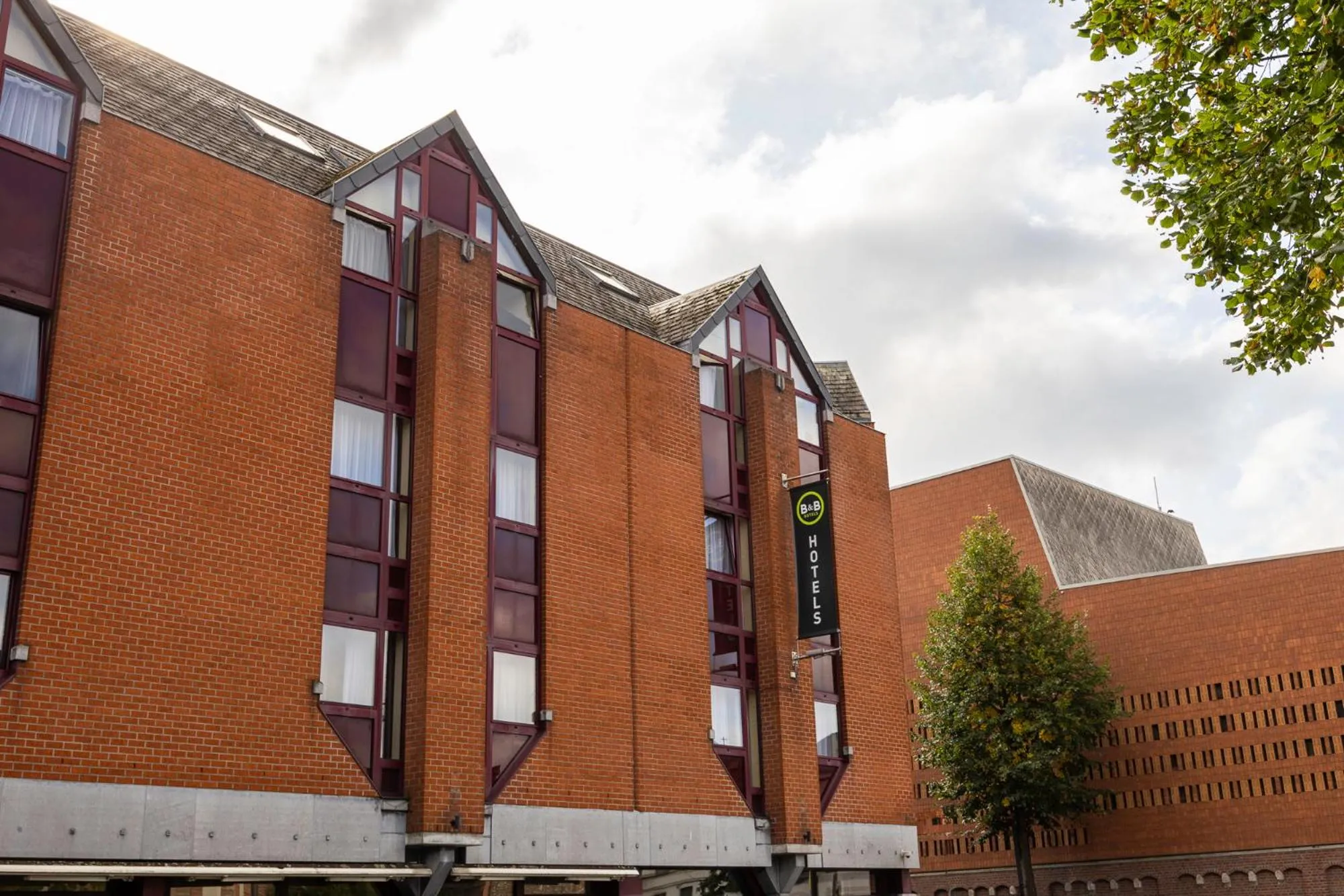 Property building in B&B HOTEL Mons Centre