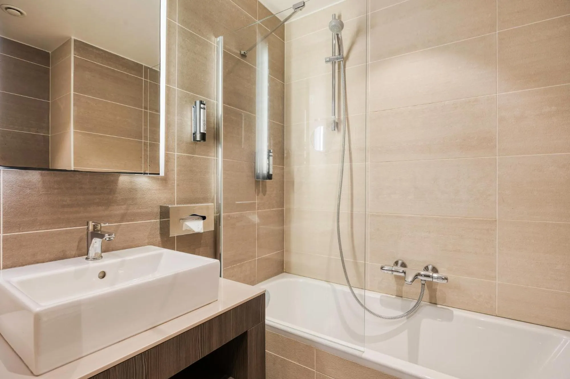 Bathroom in B&B HOTEL Mons Centre