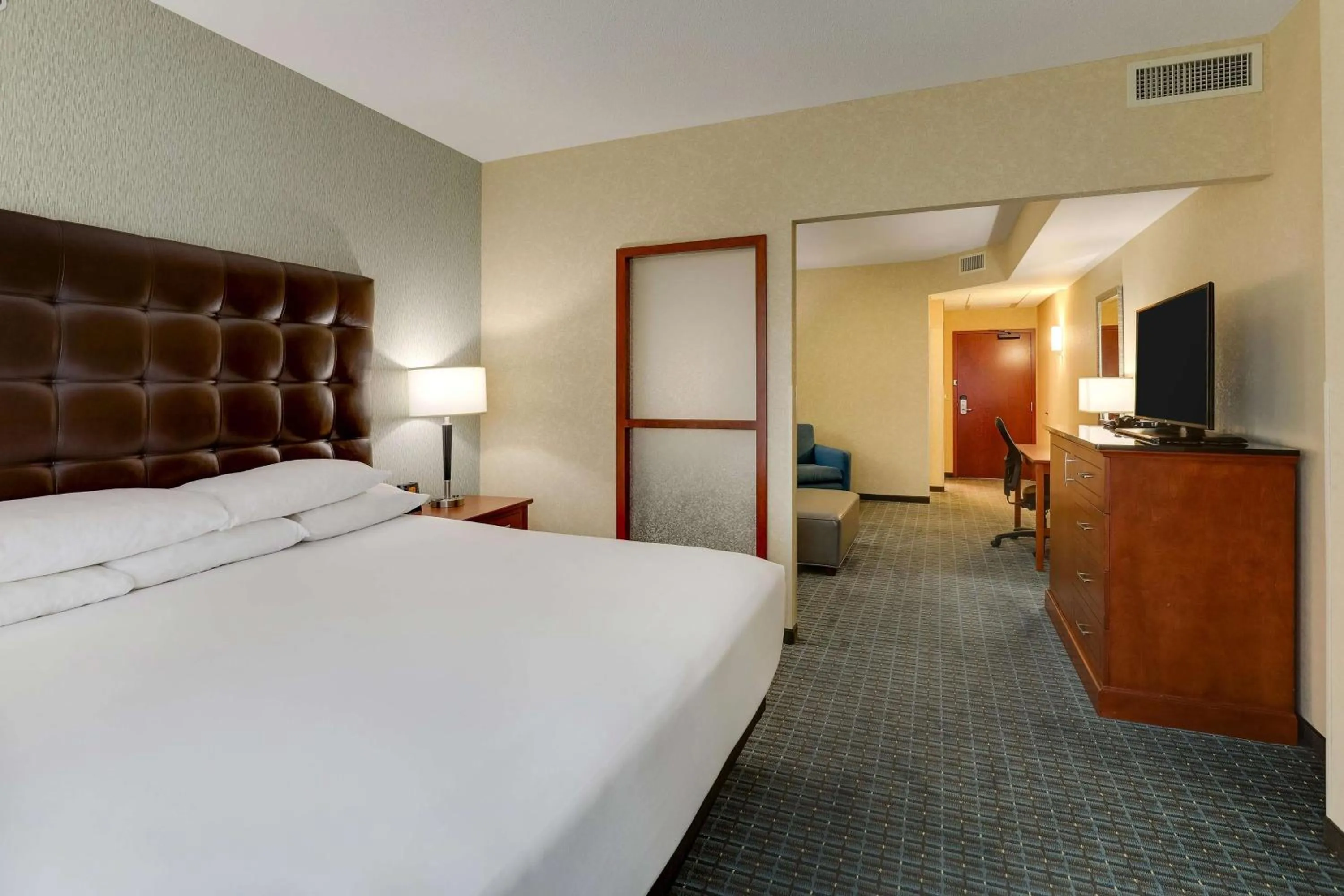 Bedroom, Bed in Drury Inn & Suites Phoenix Chandler Fashion Center