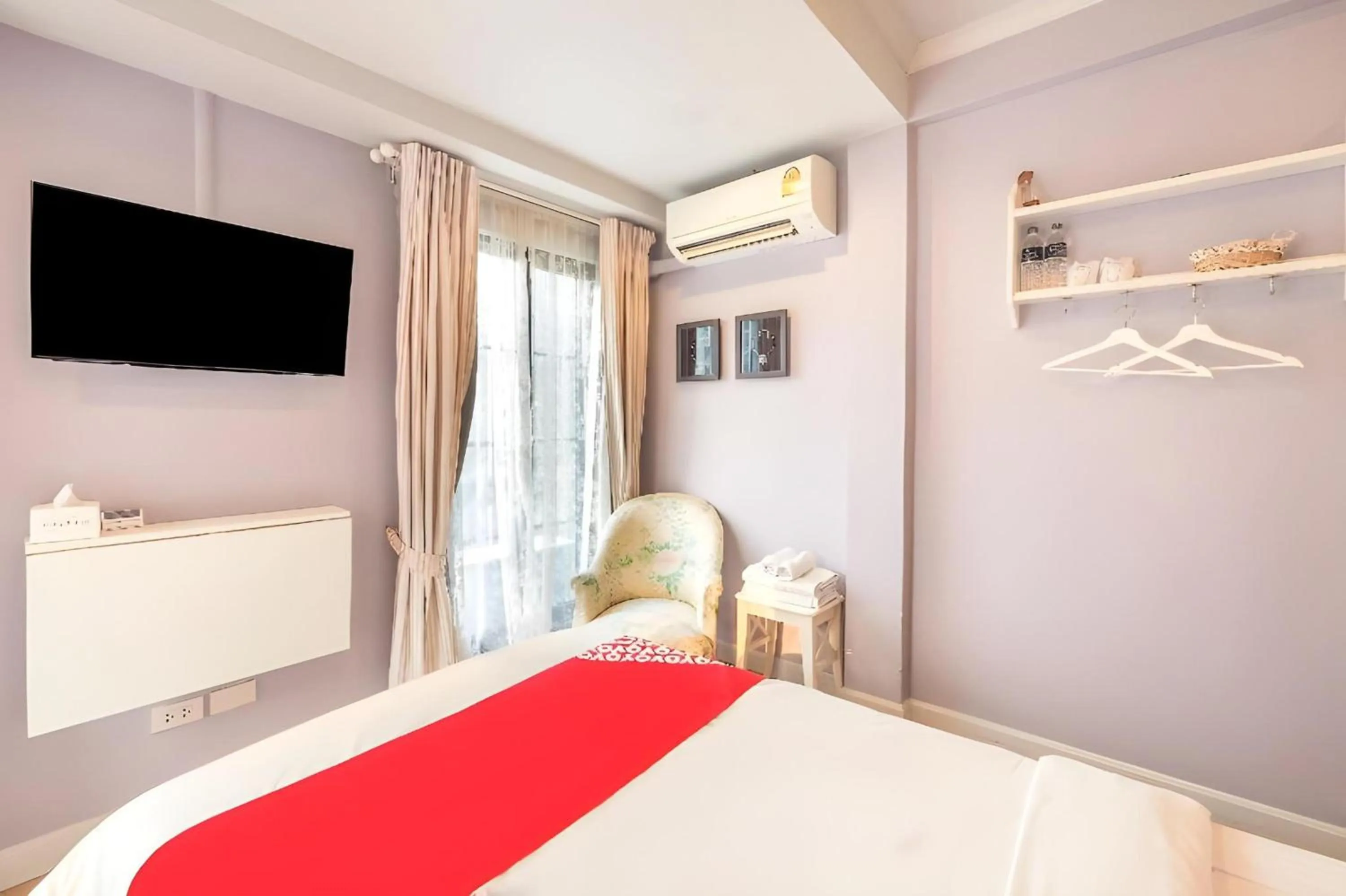 Photo of the whole room, Bed in OYO 899 Villa De Hun