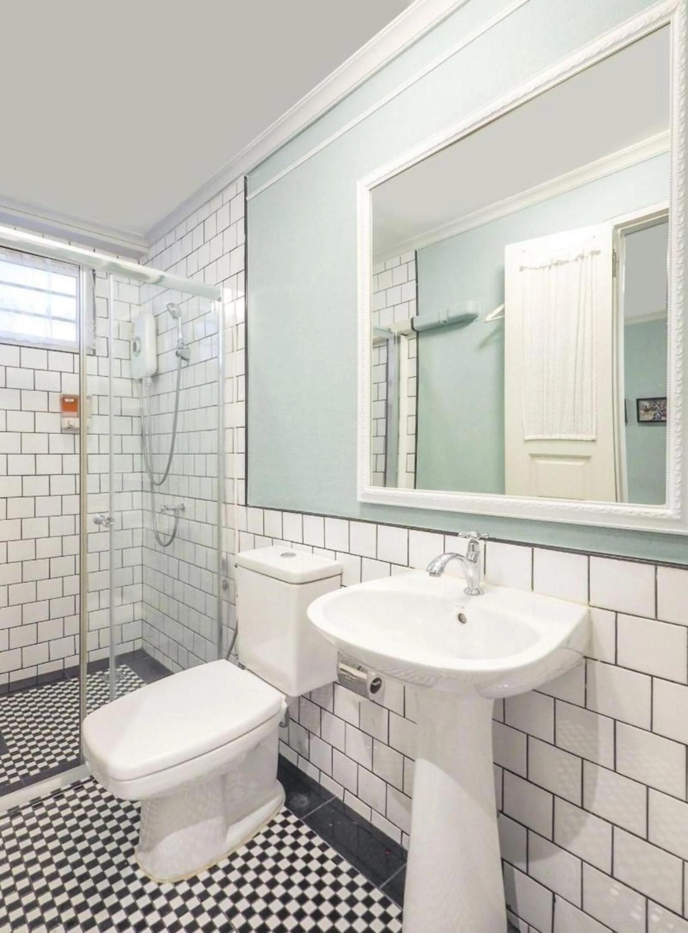 Bathroom in OYO 899 Villa De Hun