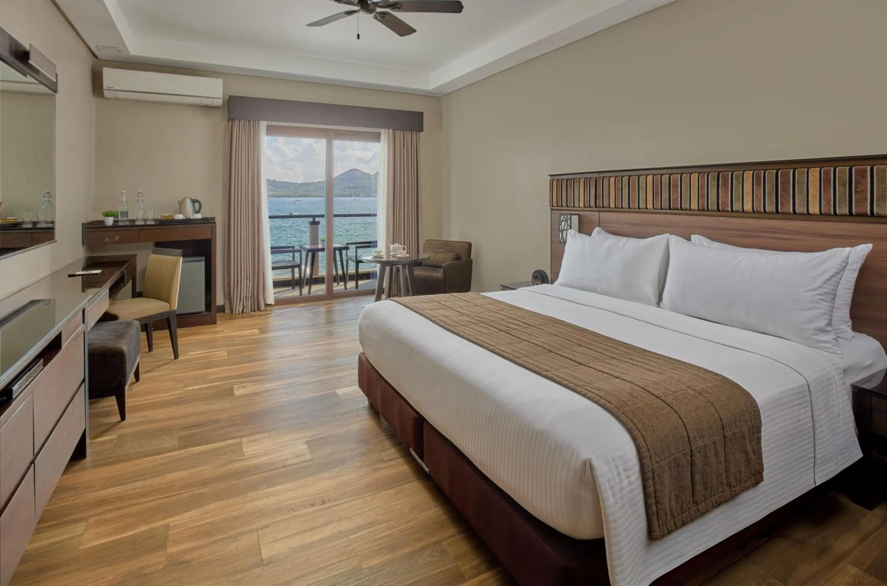 Bed in Two Seasons Coron Bayside Hotel