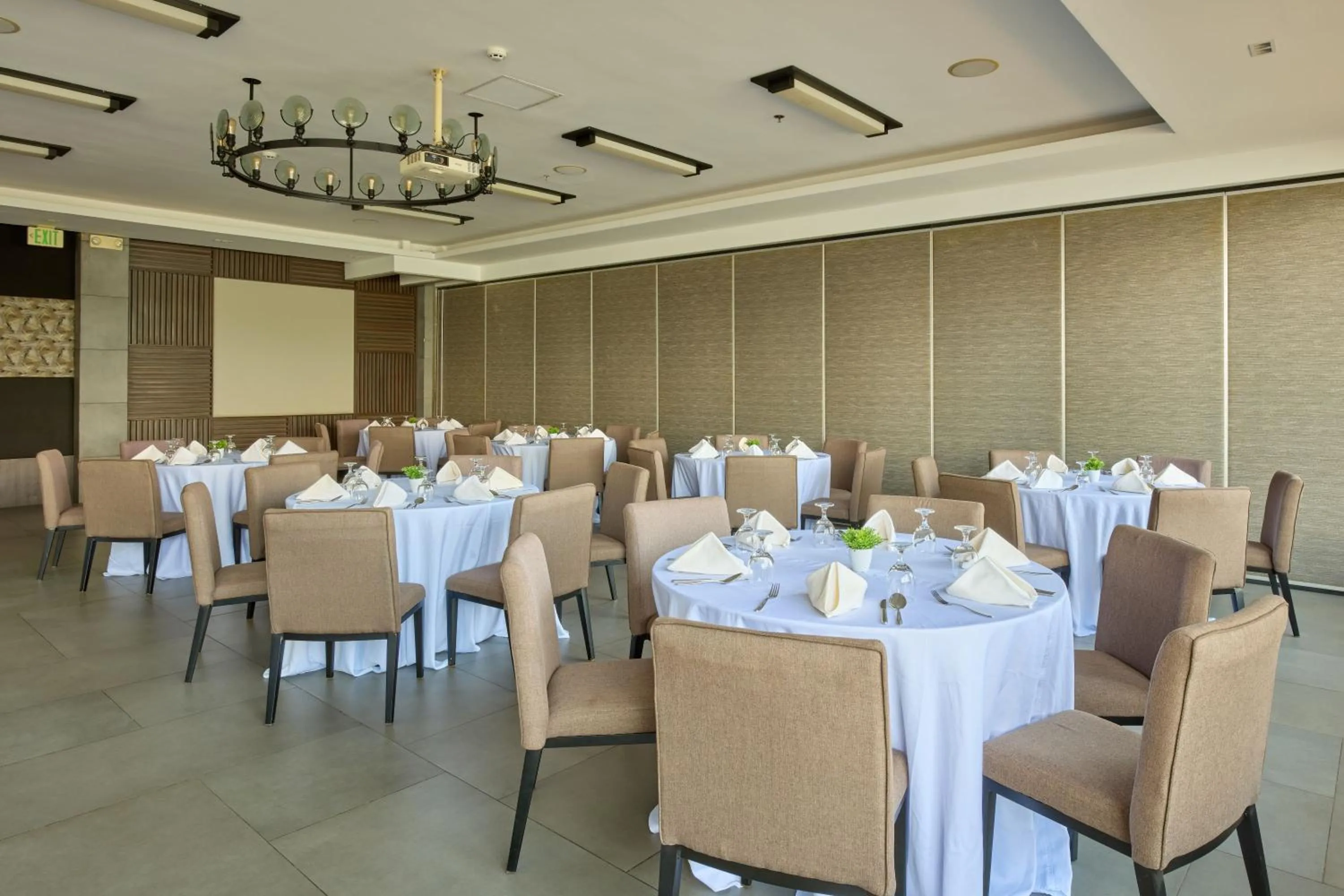 Banquet/Function facilities in Two Seasons Coron Bayside Hotel