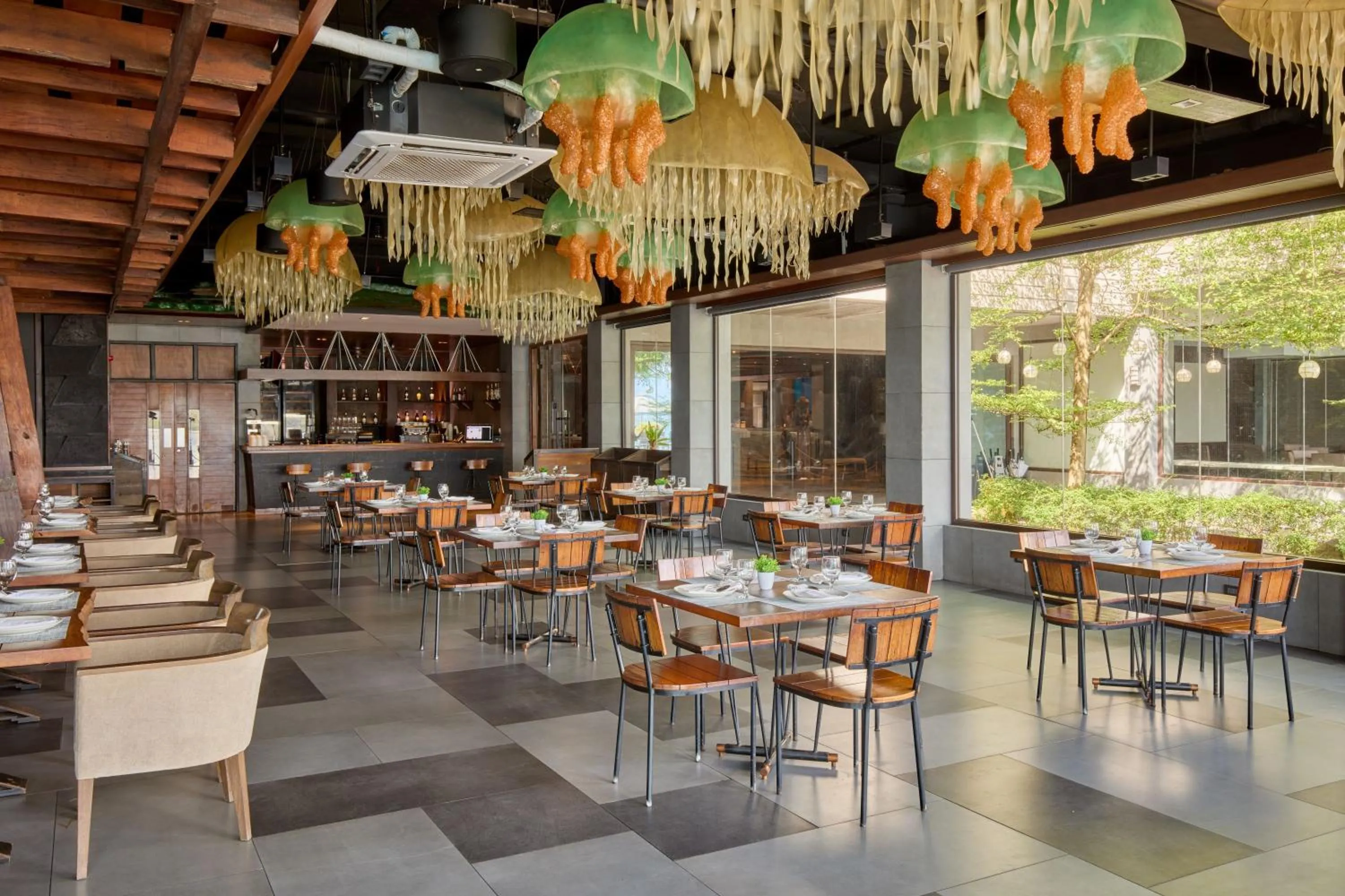 Restaurant/places to eat in Two Seasons Coron Bayside Hotel