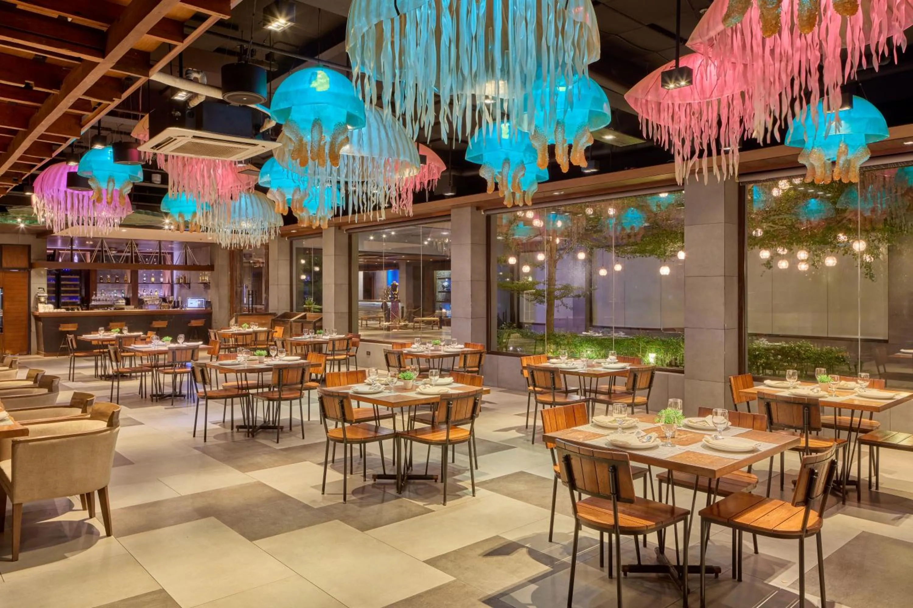 Restaurant/places to eat in Two Seasons Coron Bayside Hotel