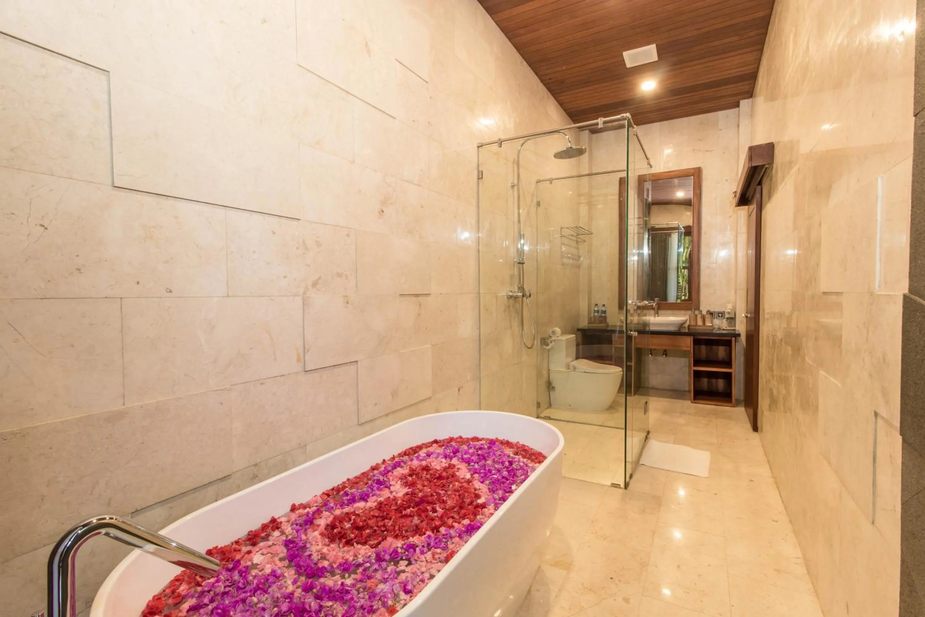 Shower in Tirta Arum