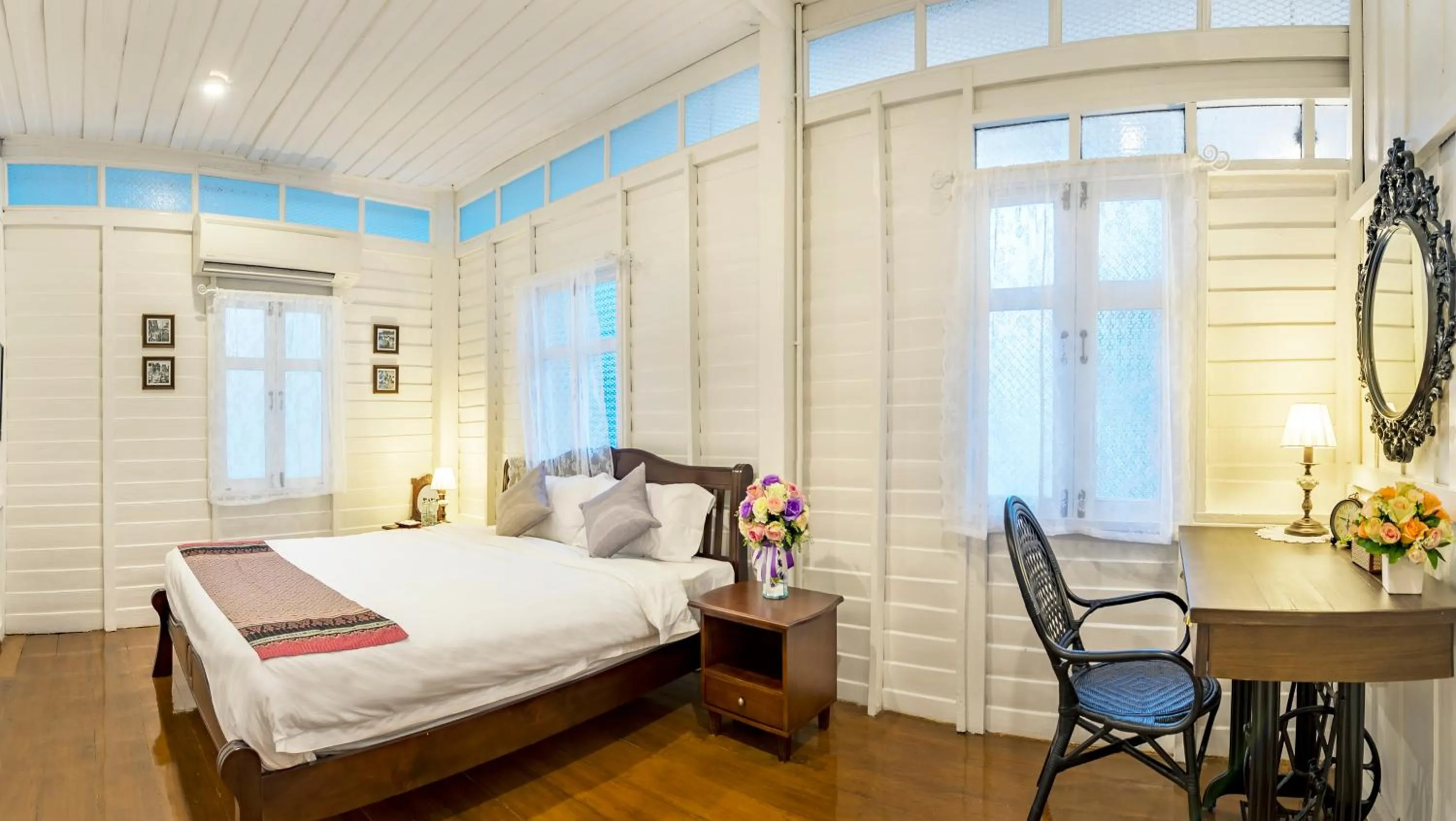 Photo of the whole room, Bed in Baankachitpan Bangkok Hotel