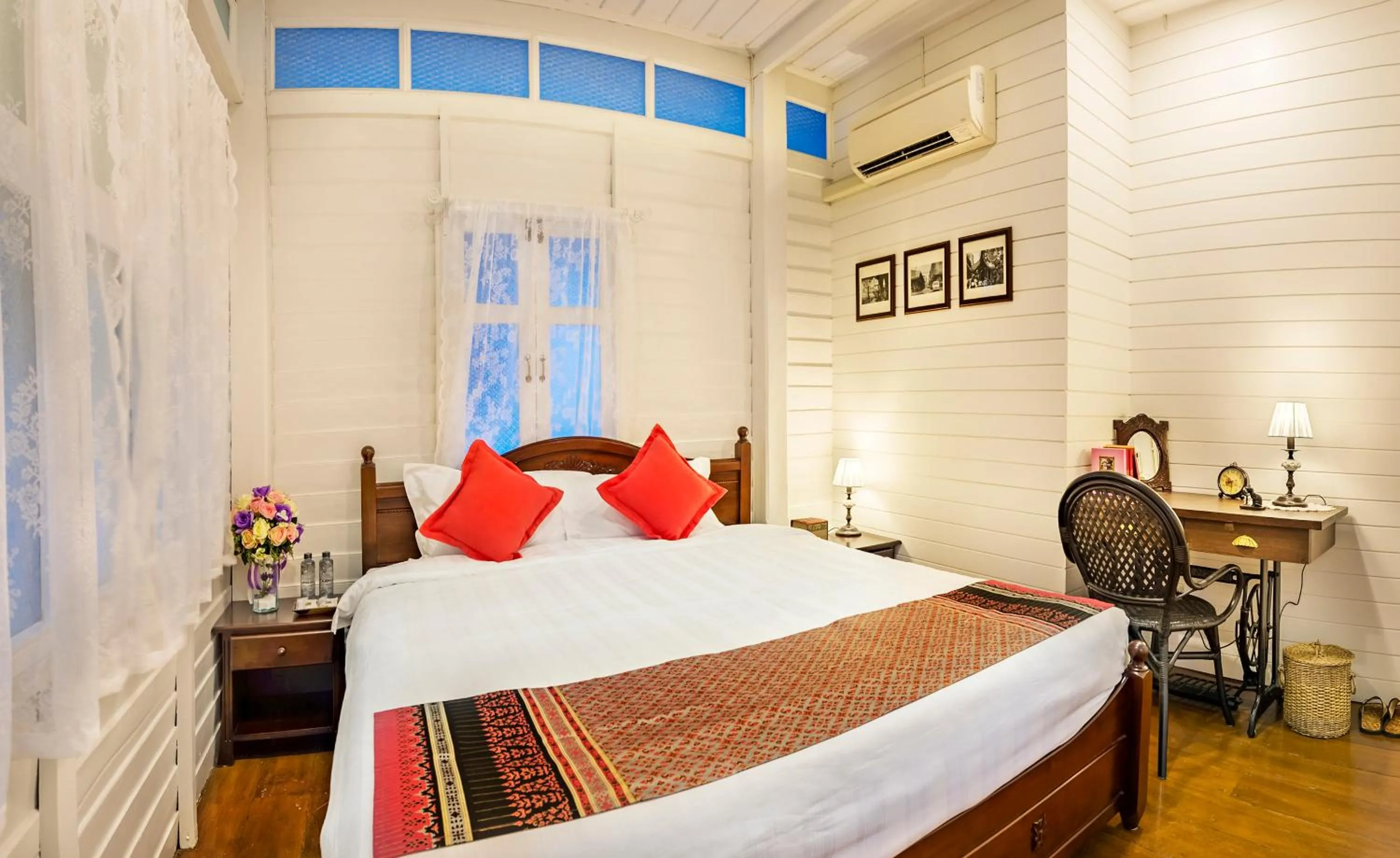 Photo of the whole room, Bed in Baankachitpan Bangkok Hotel