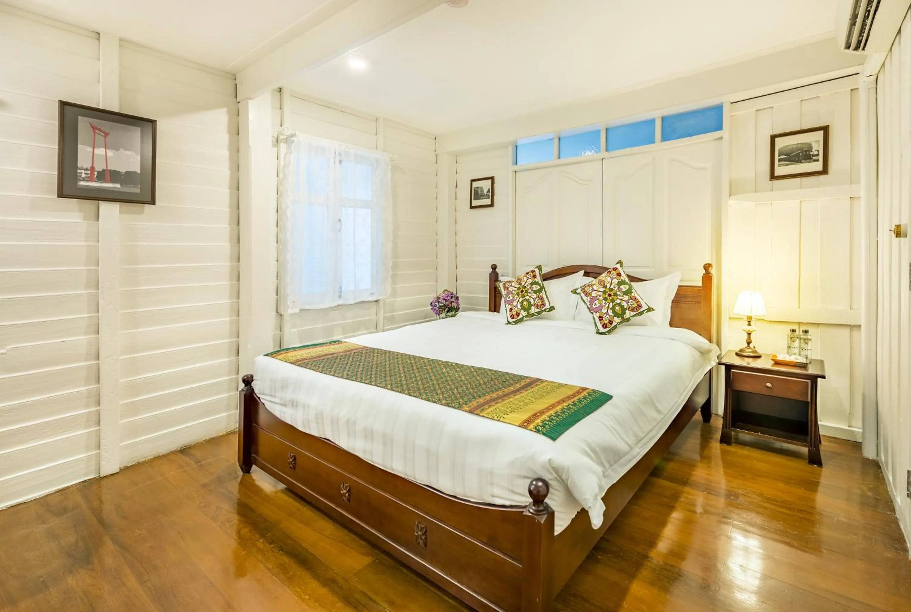 Photo of the whole room, Bed in Baankachitpan Bangkok Hotel