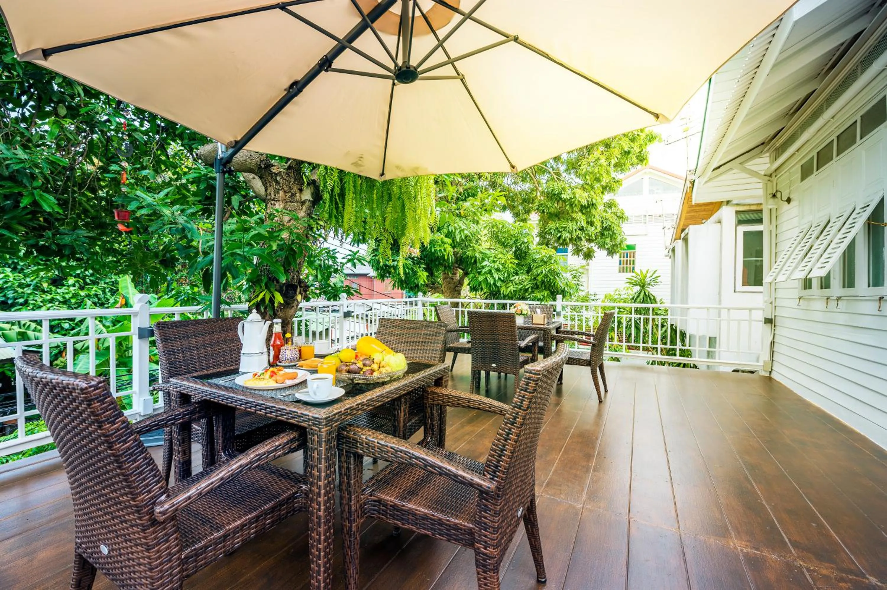 Restaurant/places to eat in Baankachitpan Bangkok Hotel