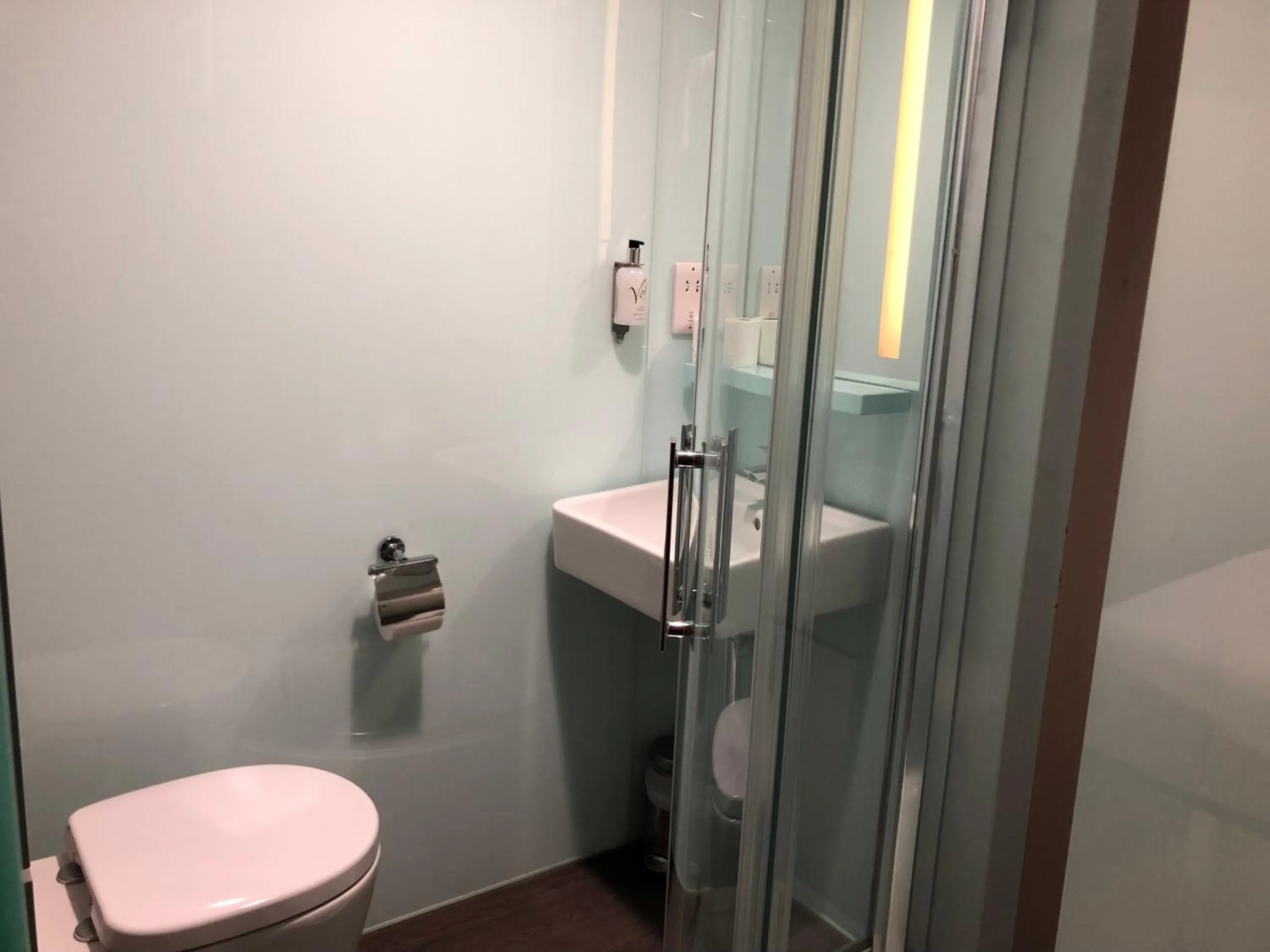 Bathroom in easyHotel Birmingham