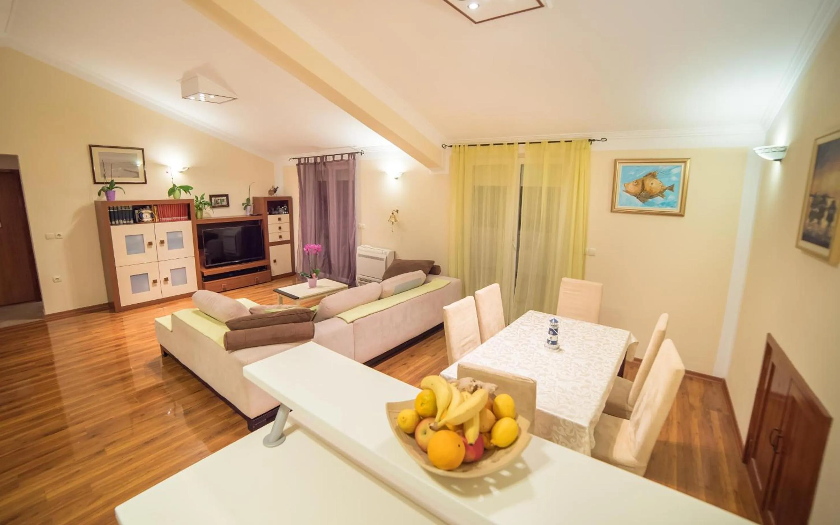 Communal lounge/ TV room in Captain's Apartment