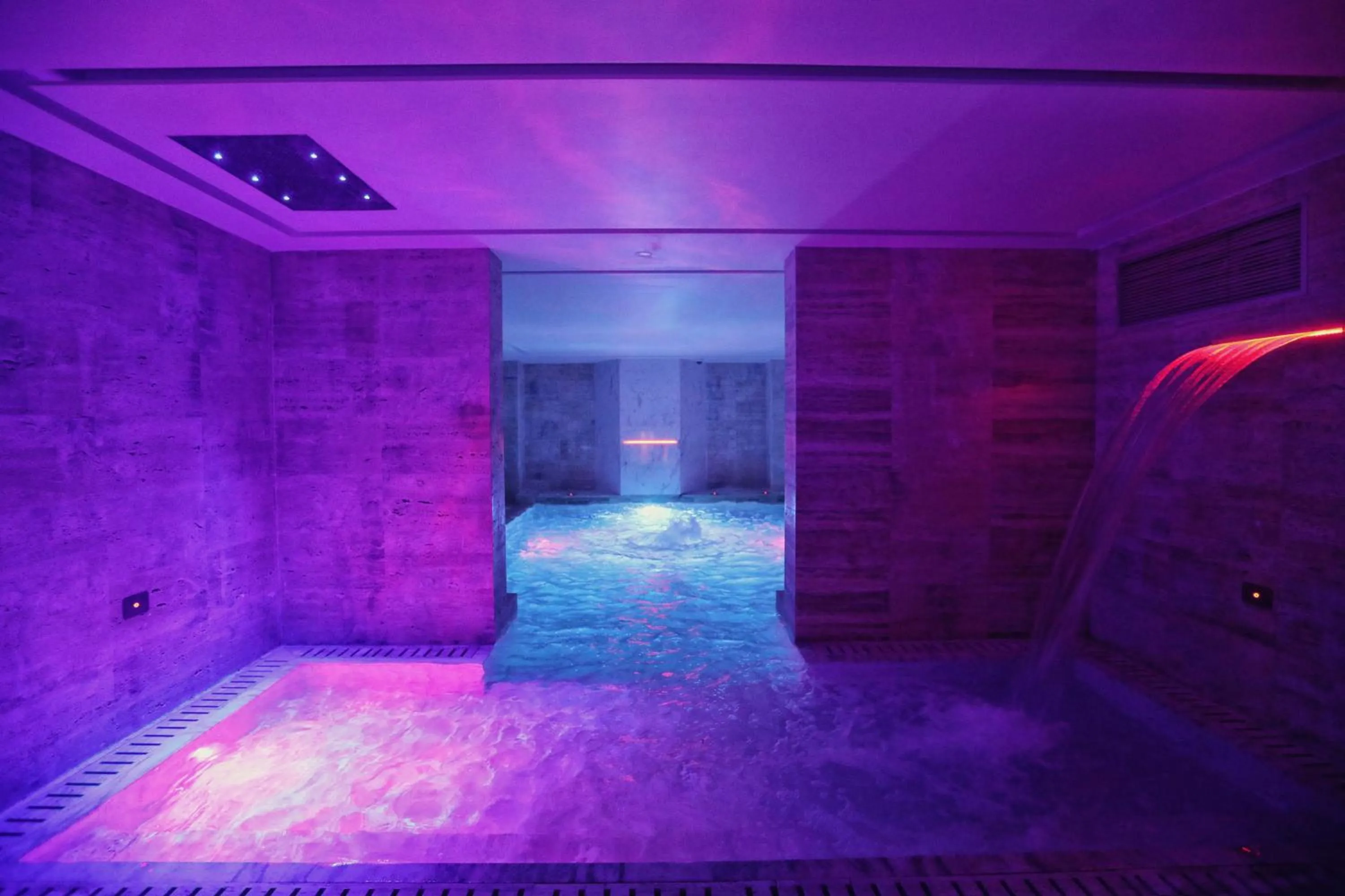 Hot Tub in Premium Beach Hotel