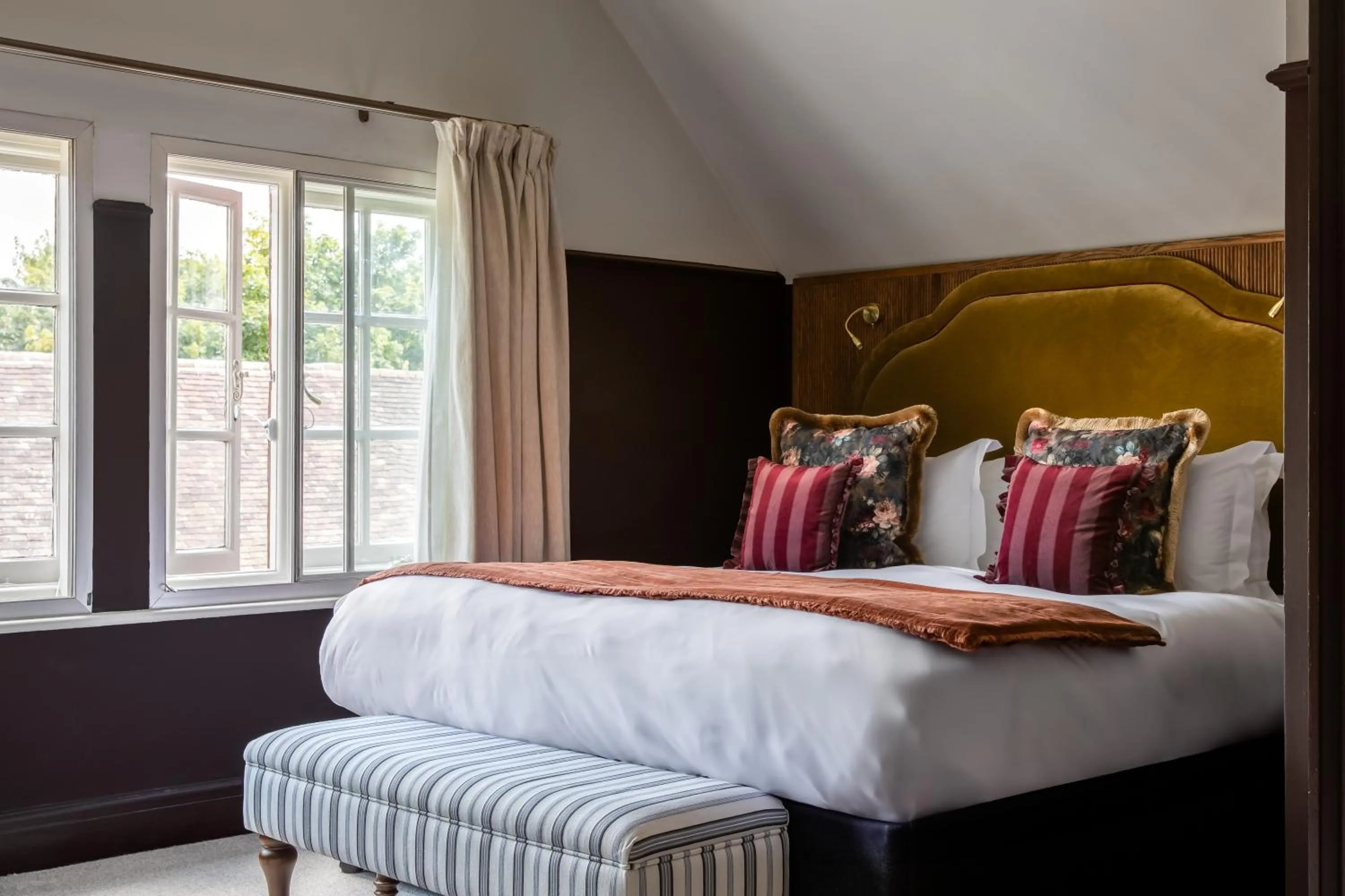 Bedroom, Bed in Red Lion Hotel