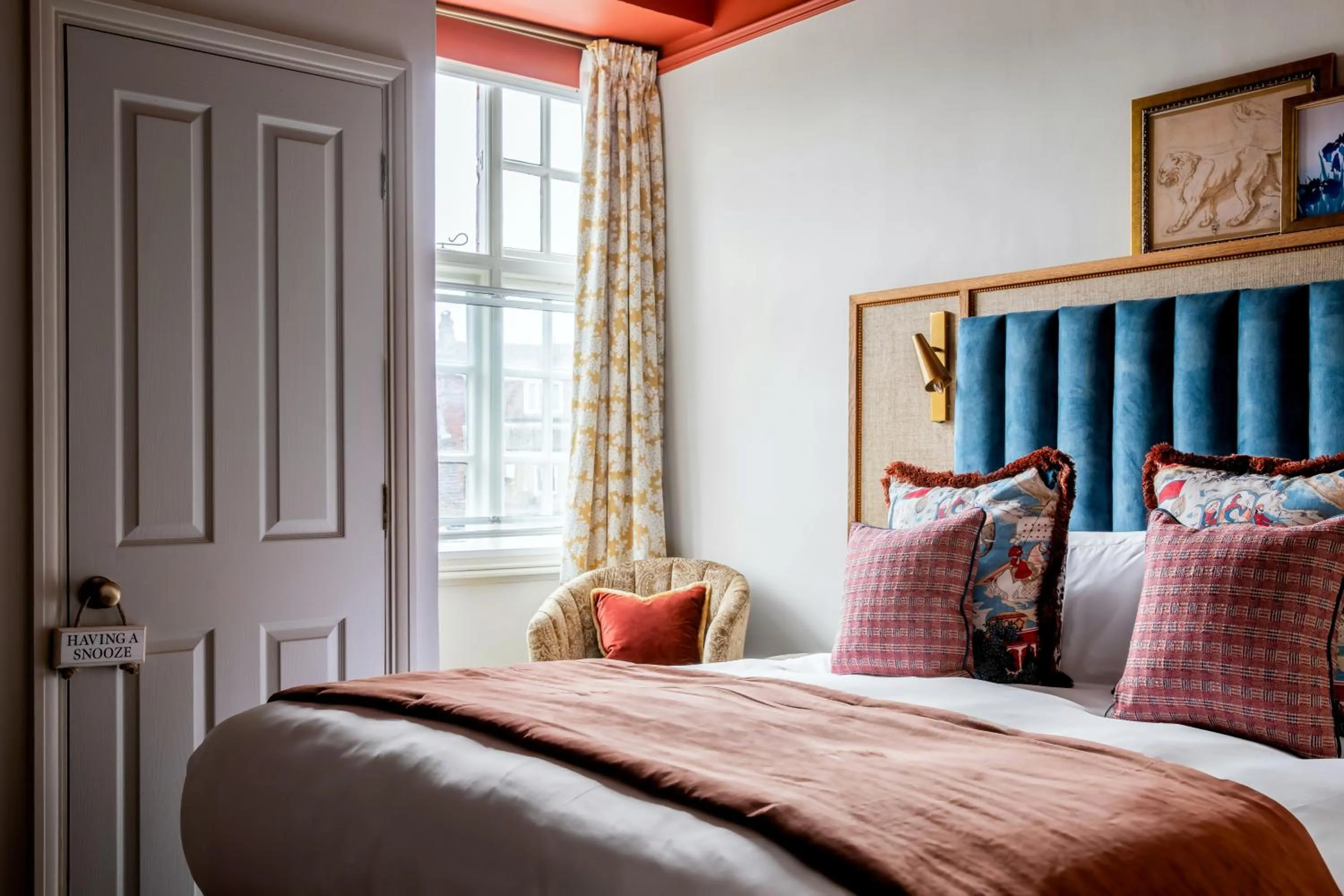 Bedroom, Bed in Red Lion Hotel