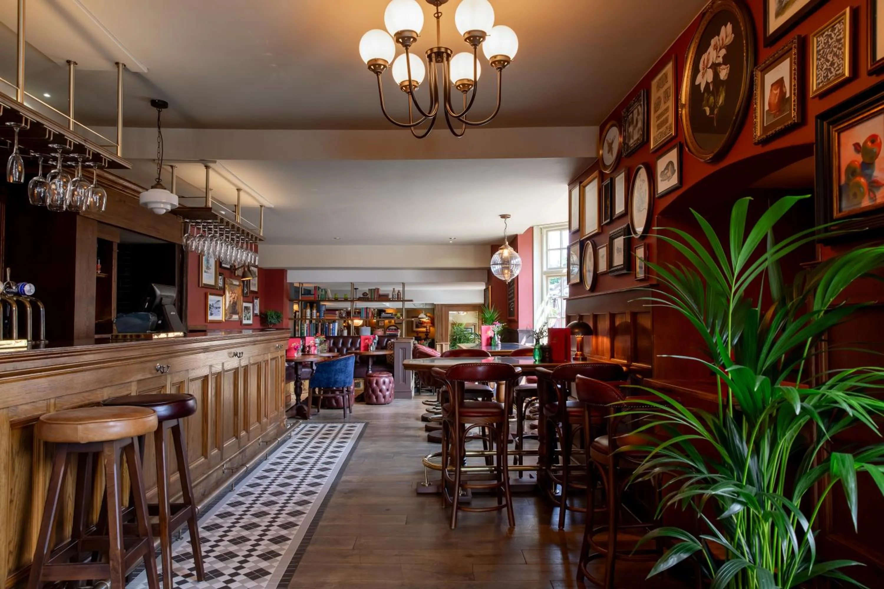 Lounge or bar in Red Lion Hotel