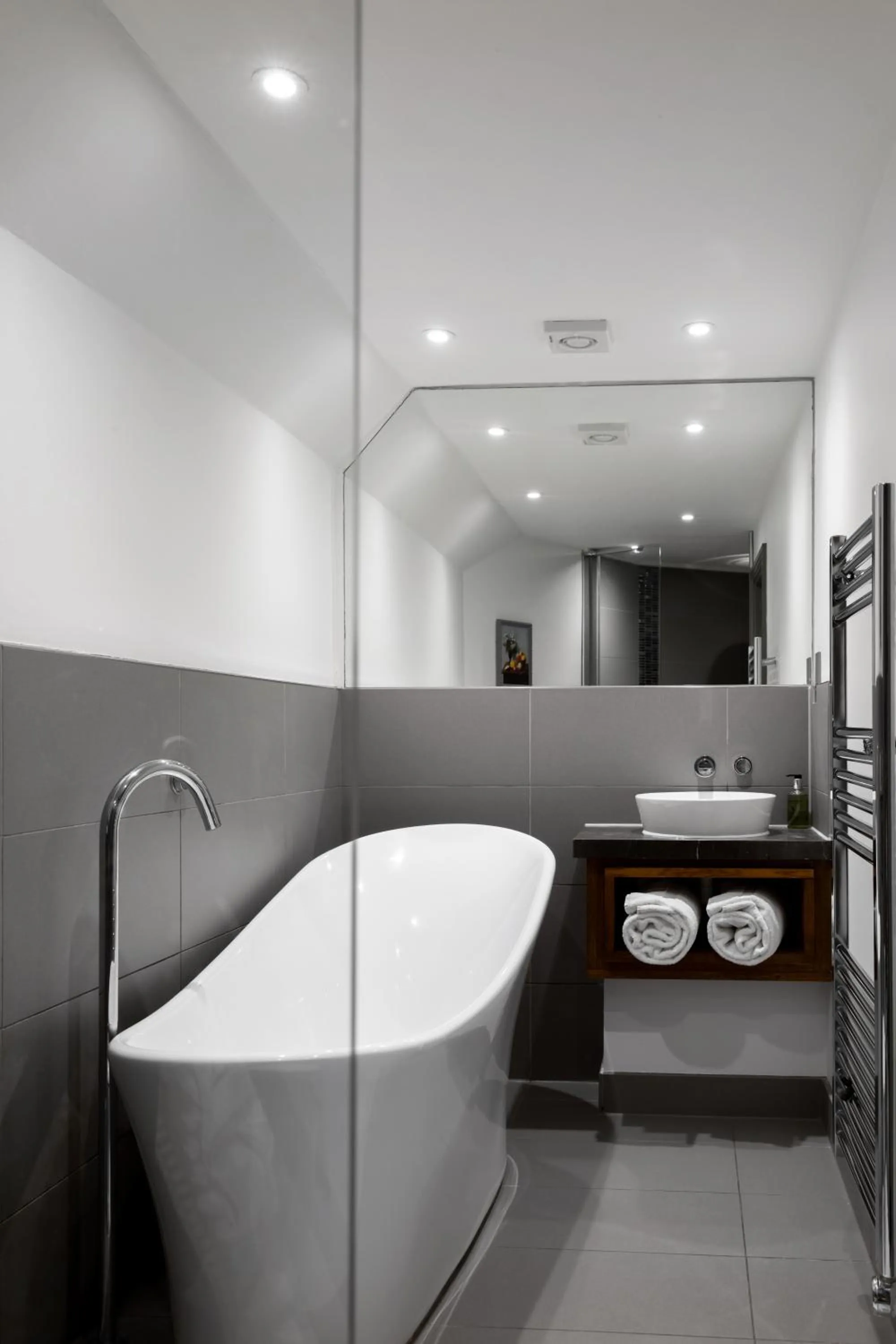 Bathroom in Red Lion Hotel