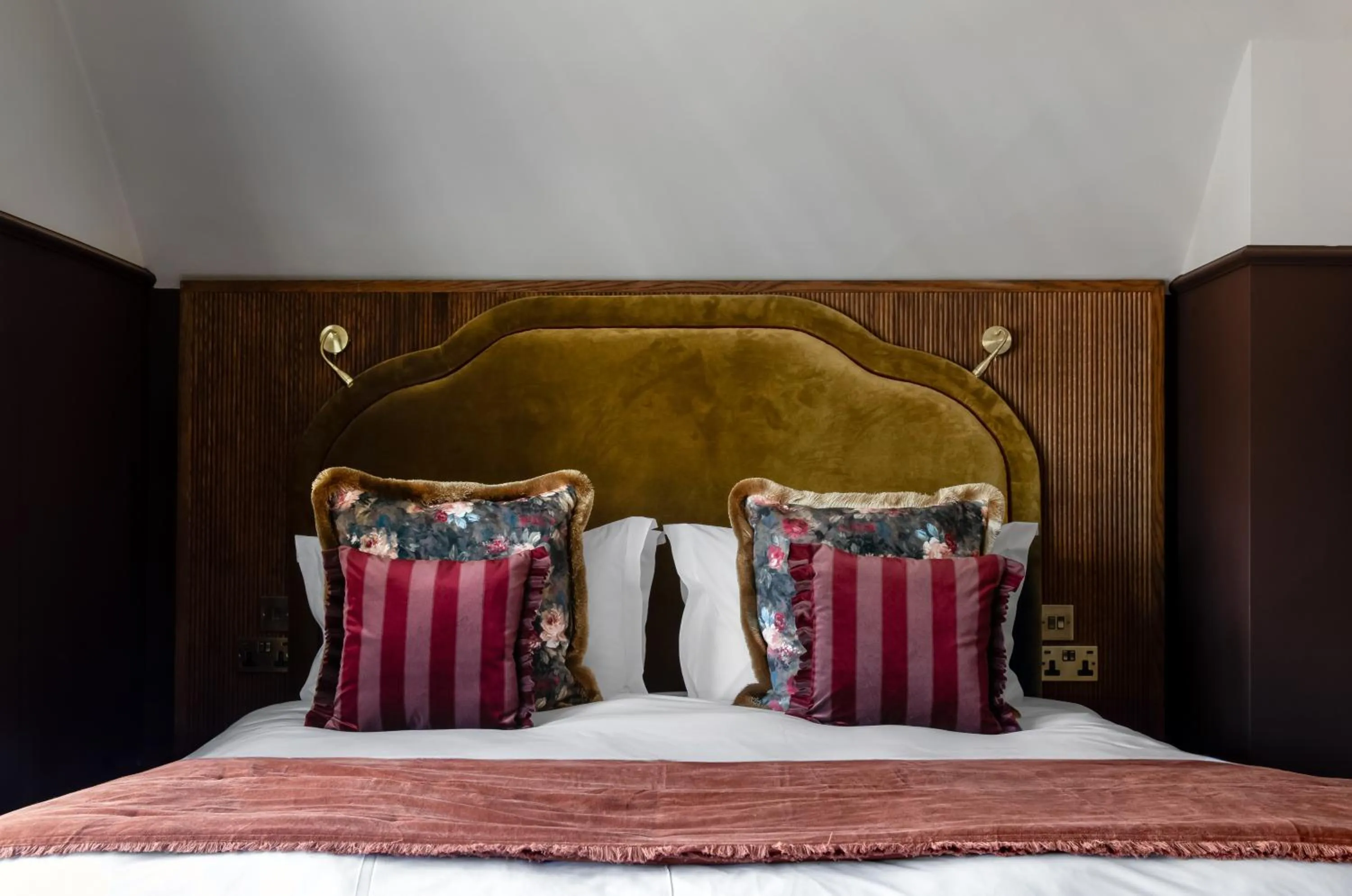 Bedroom, Bed in Red Lion Hotel