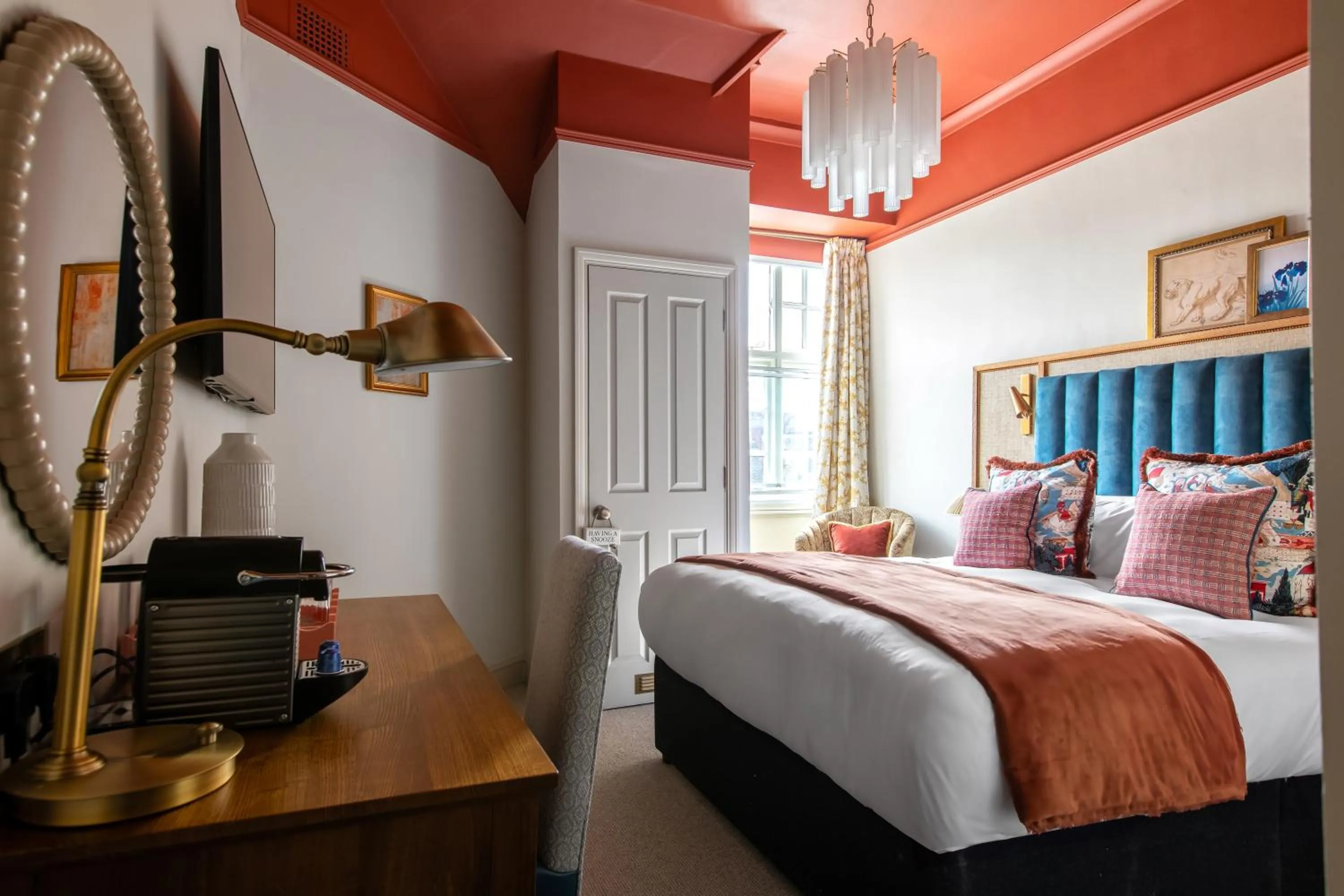 Bedroom, Bed in Red Lion Hotel