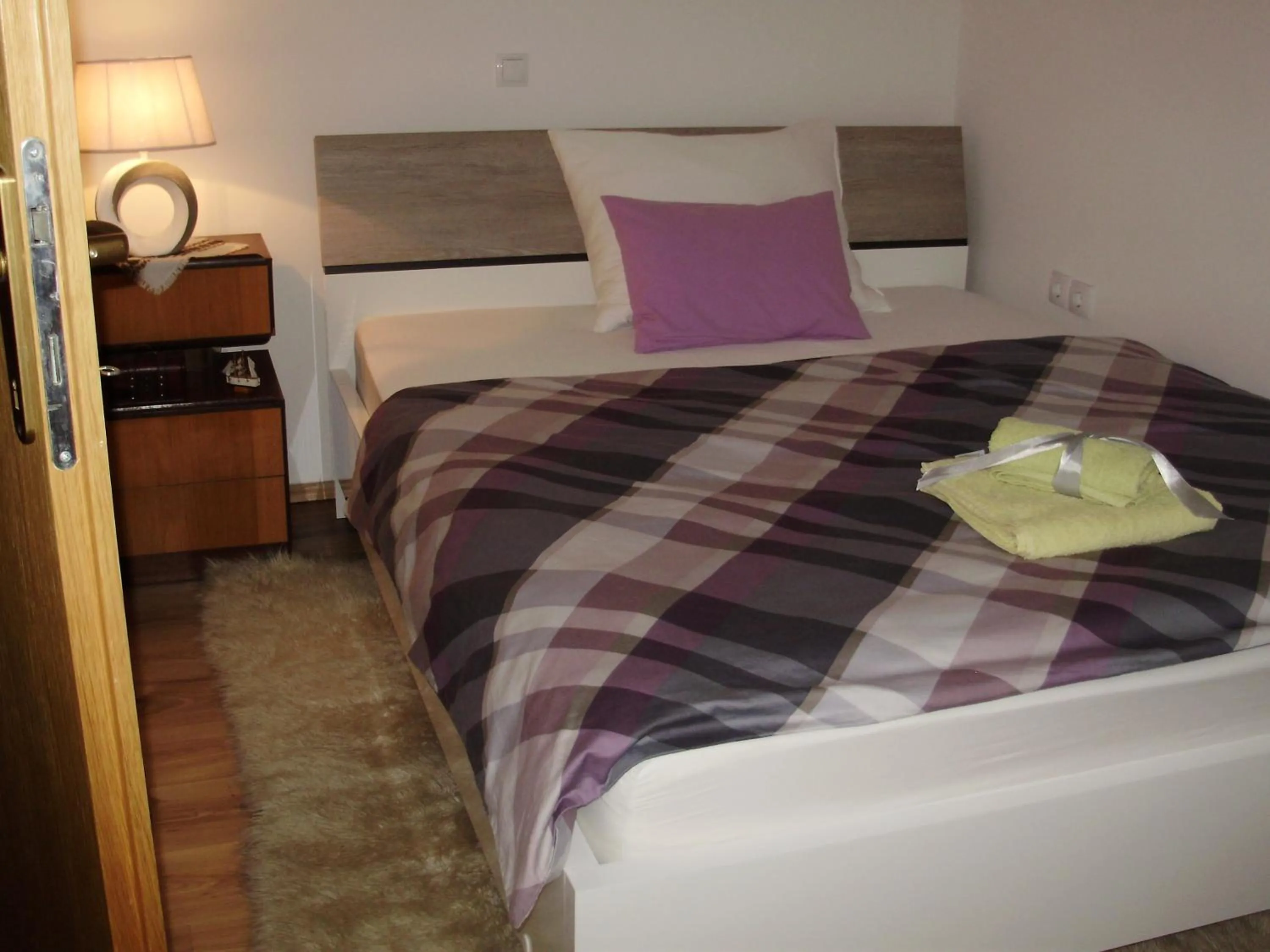 Bed in Apartment Maximilian-free parking!!!
