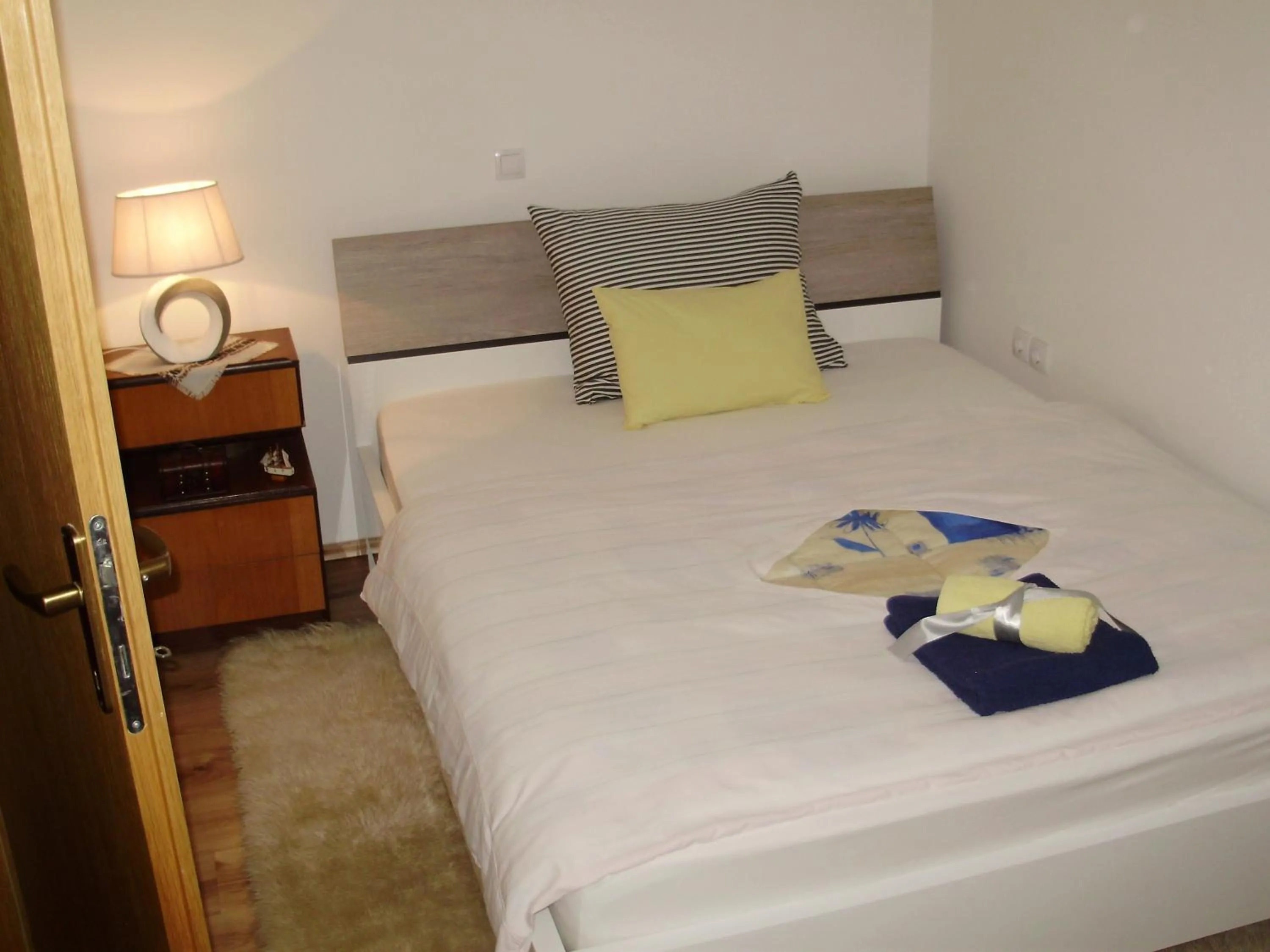 Bed in Apartment Maximilian-free parking!!!