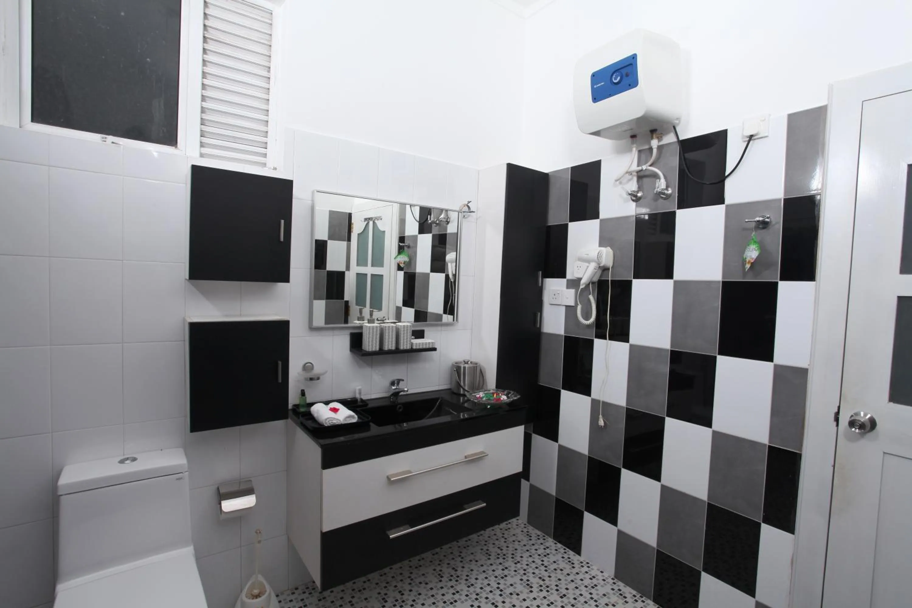 Shower in Ayaana Boutique Hotel