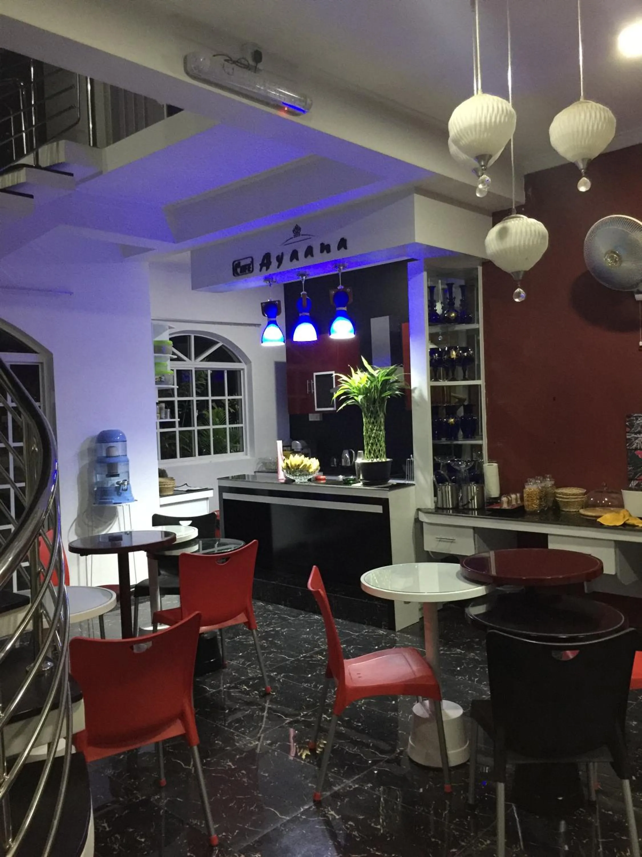 Restaurant/places to eat in Ayaana Boutique Hotel