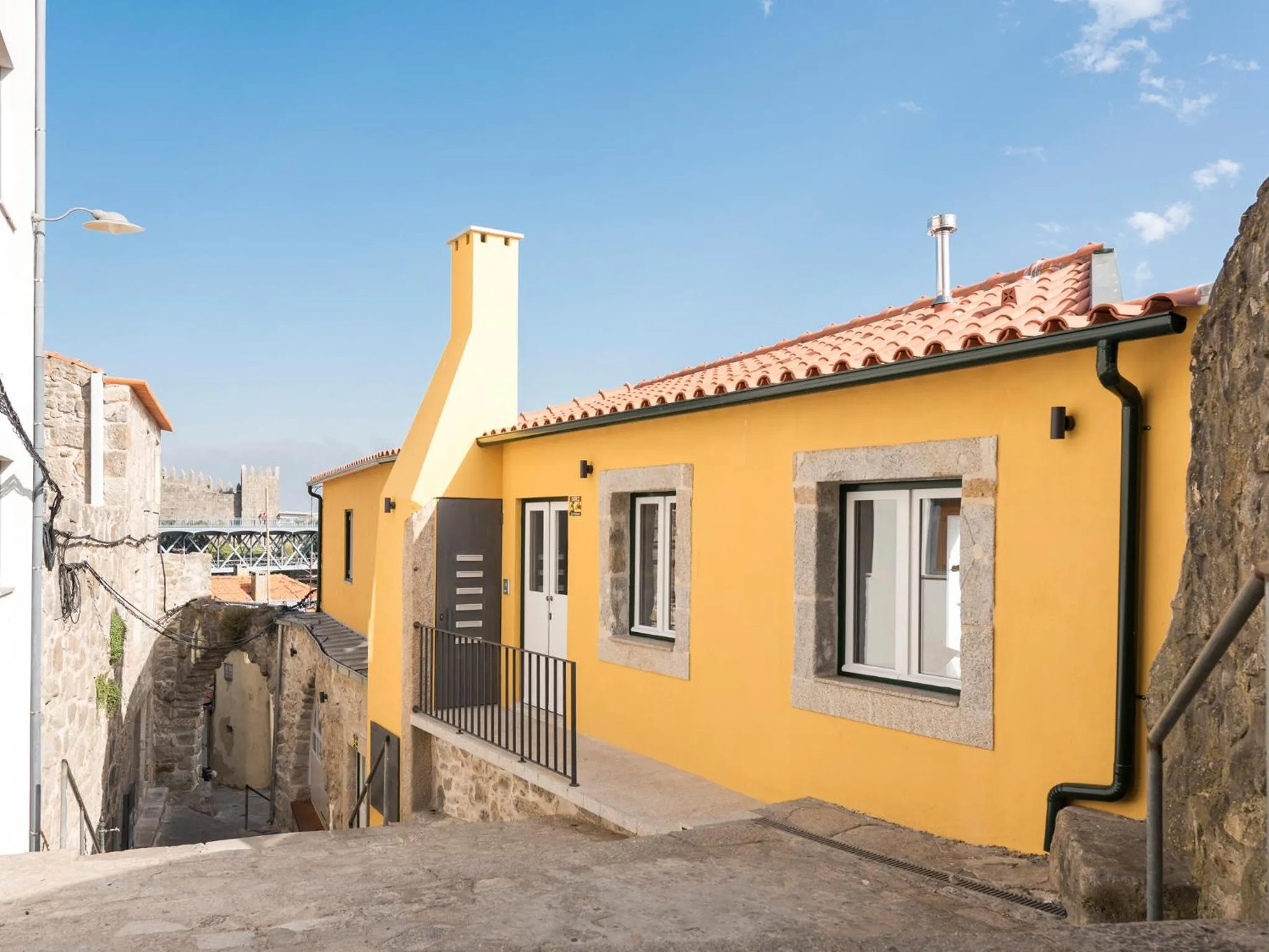 Facade/entrance in Arco Apartments