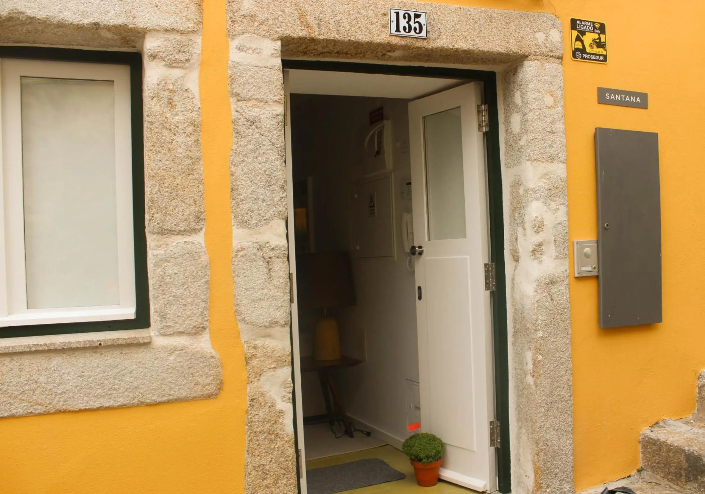 Facade/entrance in Arco Apartments