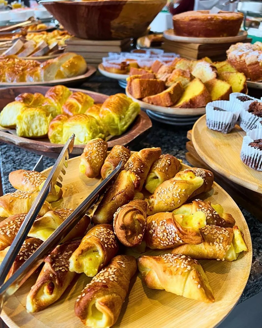 Buffet breakfast in MOVA Hotel D'oeste - Localizado em frente a Praça Principal da Cidade, na área Central - Pé na Praça