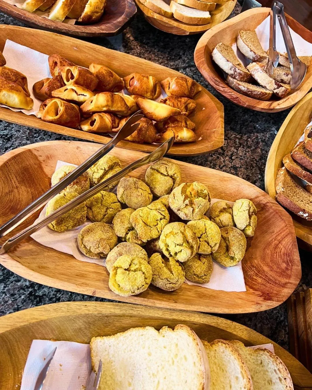 Buffet breakfast in MOVA Hotel D'oeste - Localizado em frente a Praça Principal da Cidade, na área Central - Pé na Praça