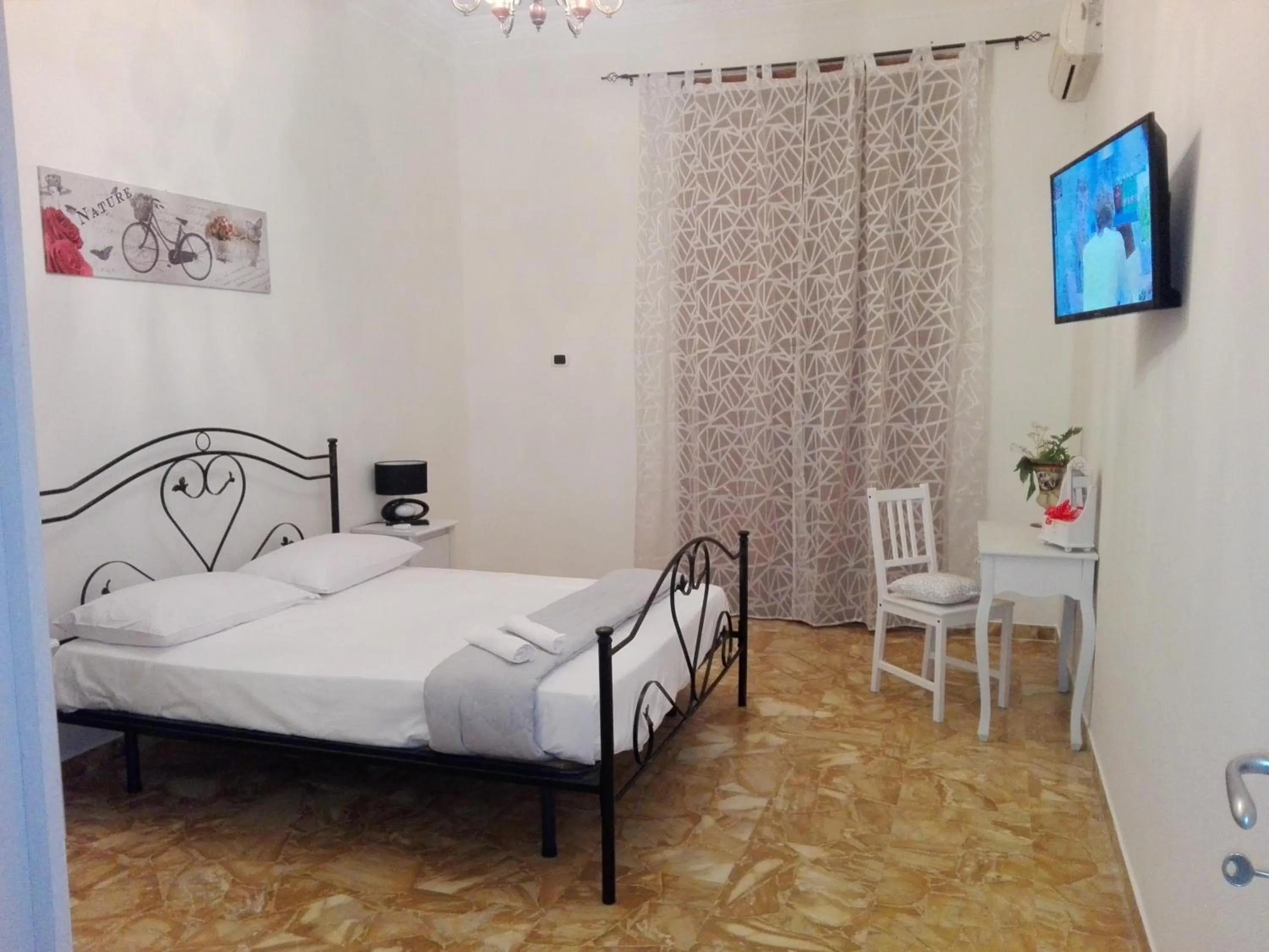 Photo of the whole room, Bed in B&B Rosy