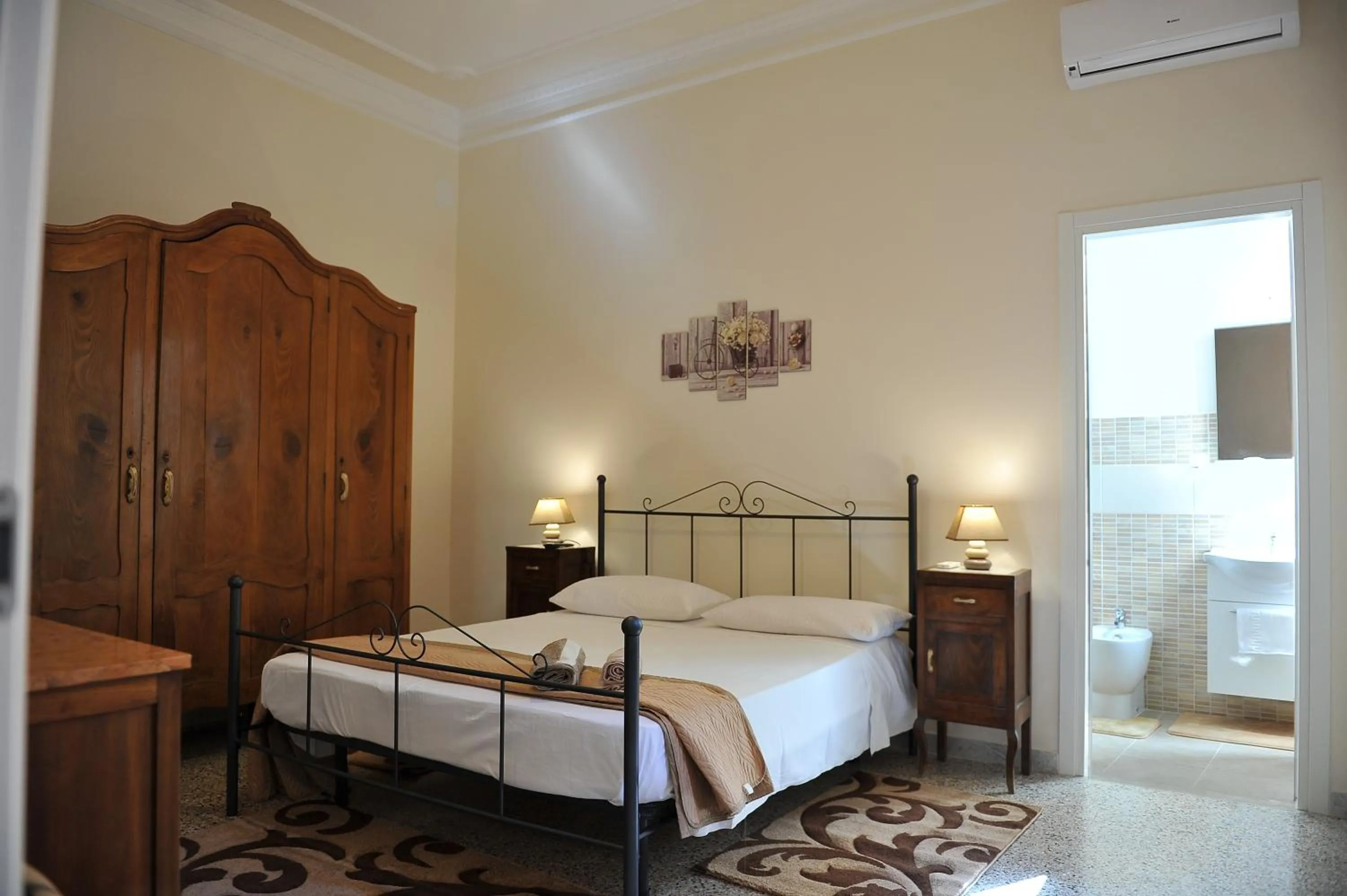 Photo of the whole room, Bed in B&B Rosy