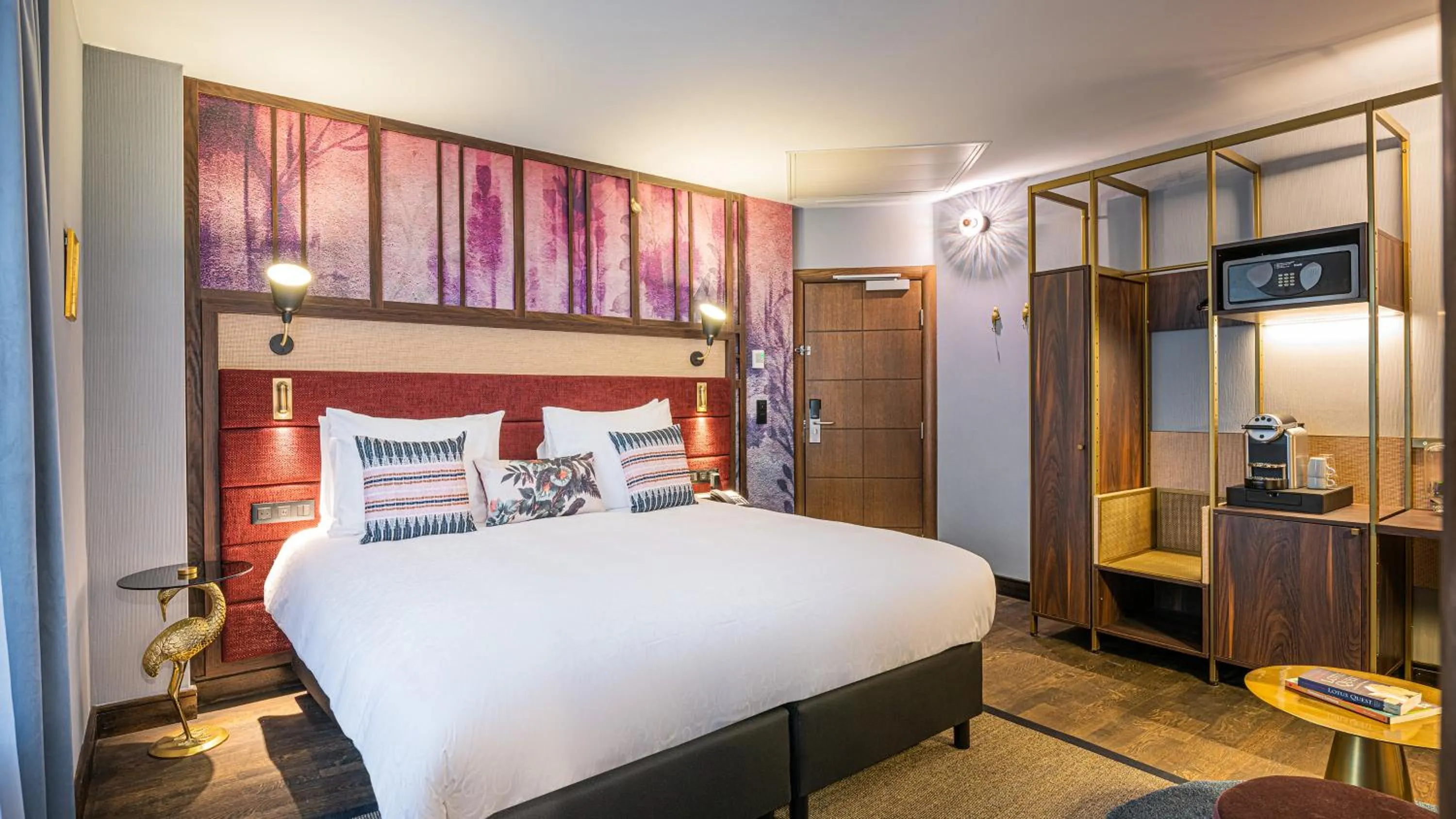 Photo of the whole room, Bed in Hotel Indigo Brussels - City by IHG