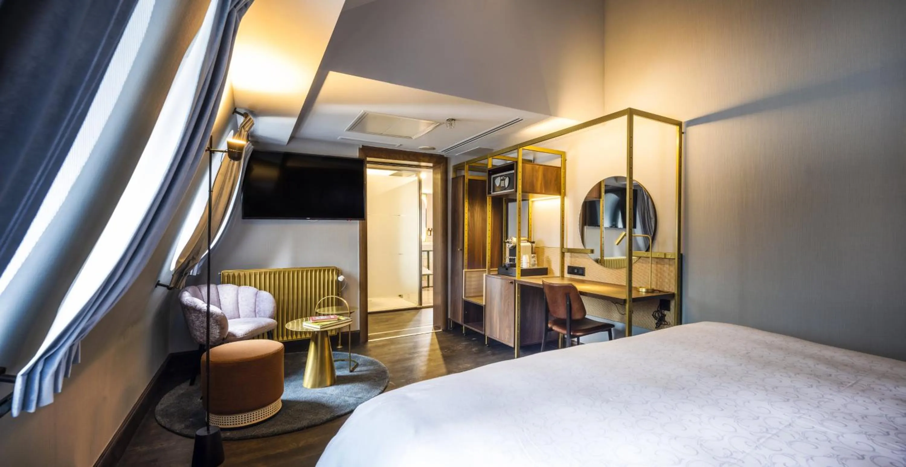 Bedroom, Bed in Hotel Indigo Brussels - City by IHG