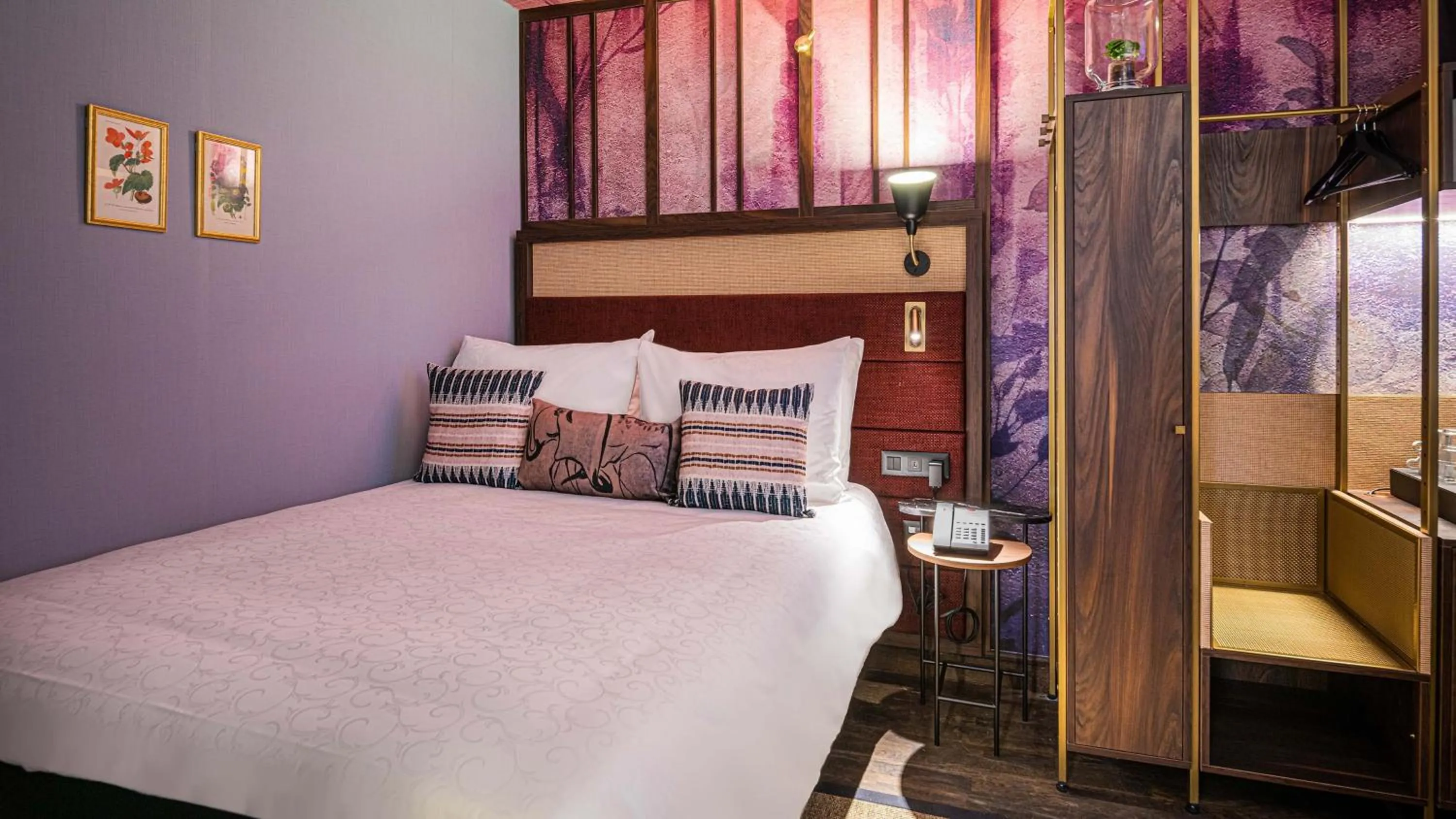 Photo of the whole room, Bed in Hotel Indigo Brussels - City by IHG