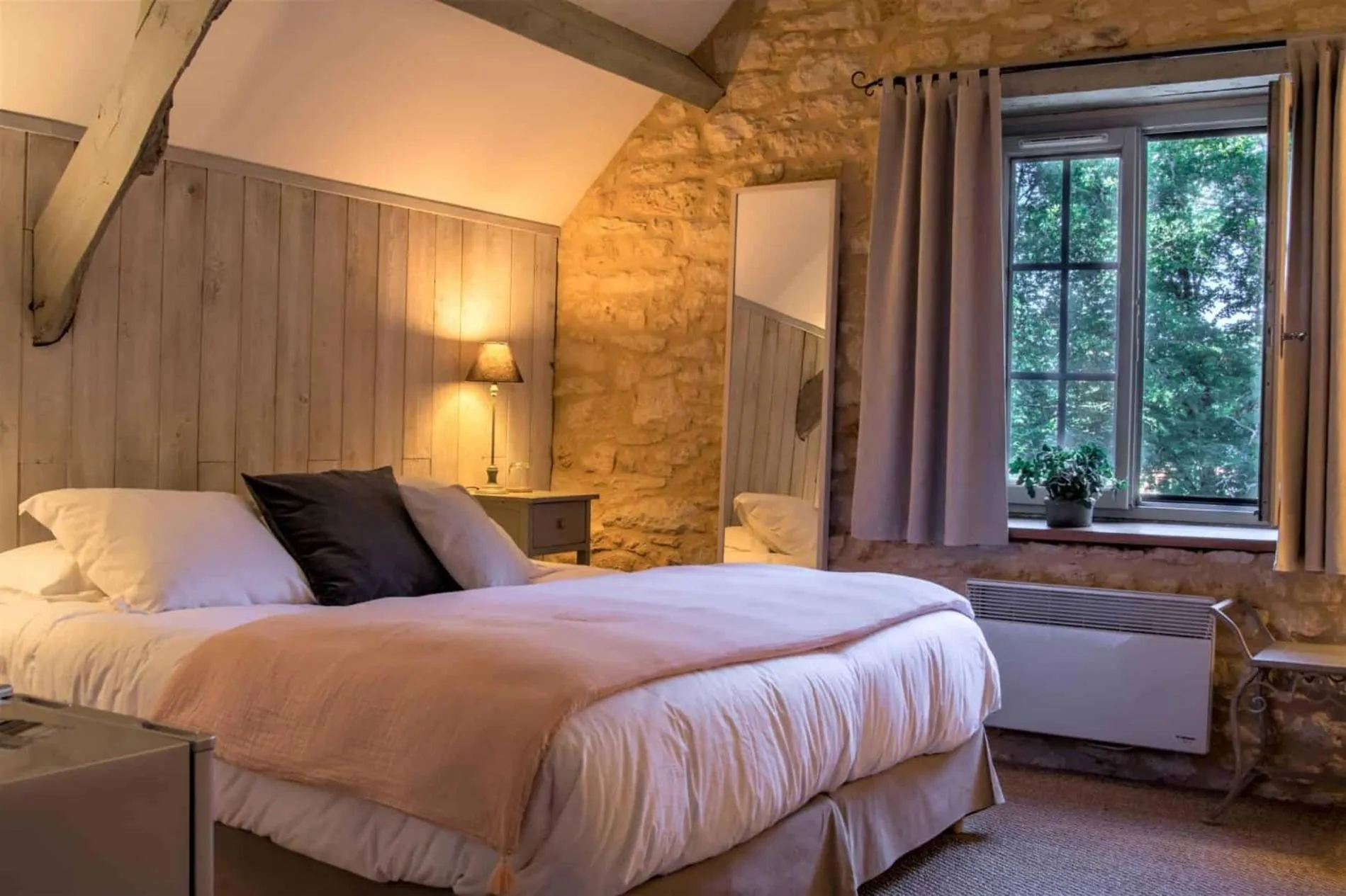 Photo of the whole room, Bed in La Closerie de Sarlat Maison d hôtes de charme