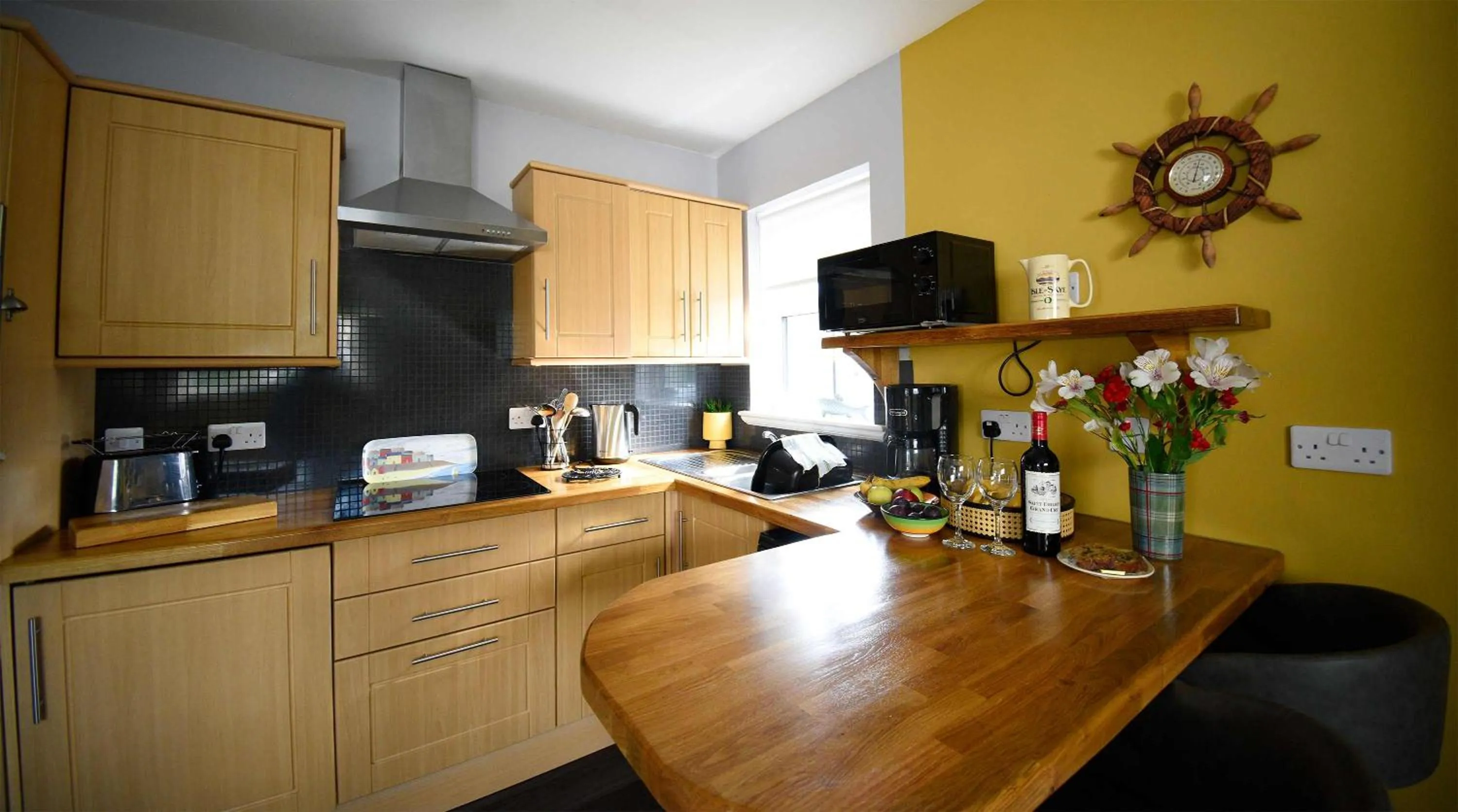 Kitchen or kitchenette in Heatherfield House B&B
