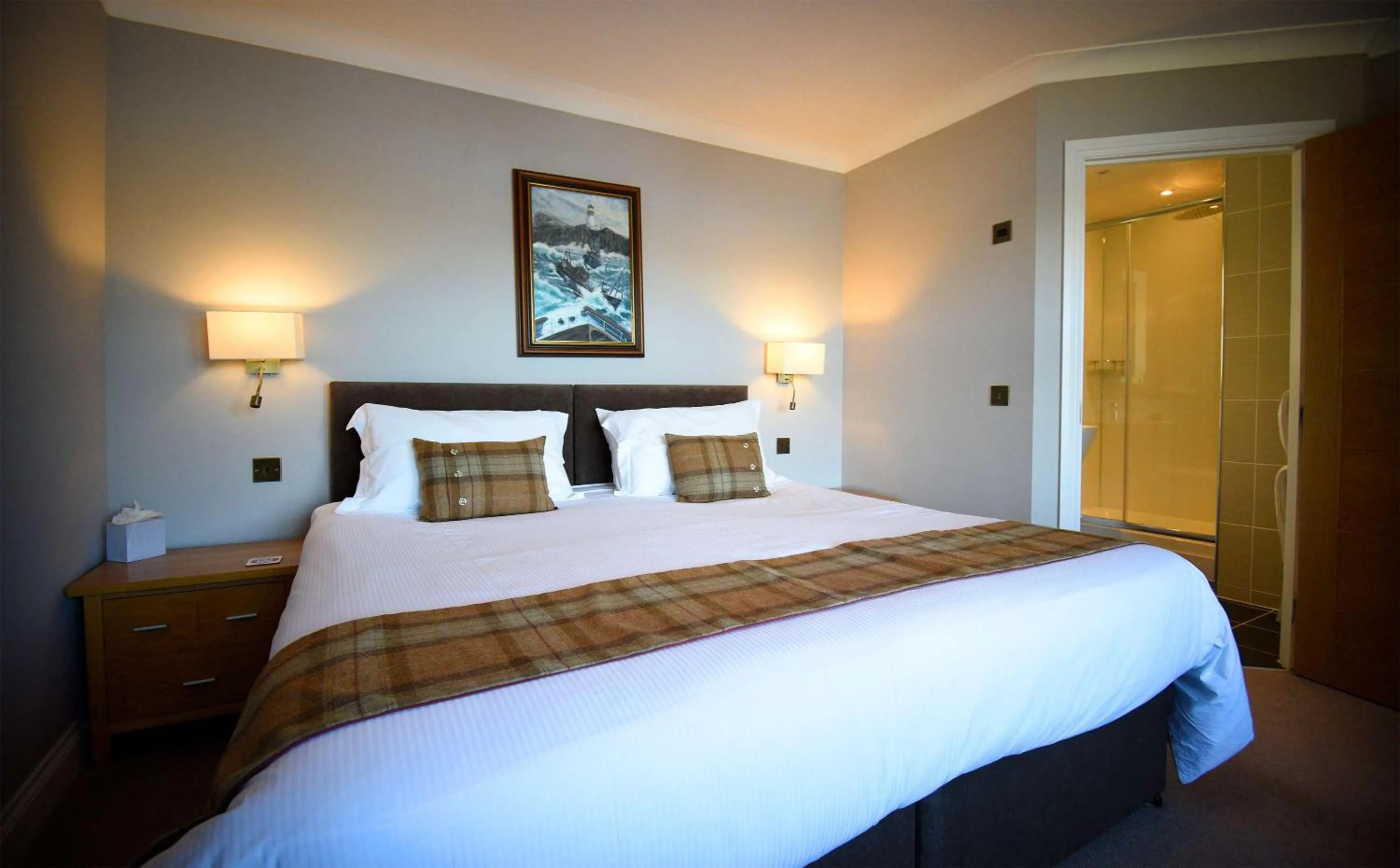 Bedroom, Bed in Heatherfield House B&B