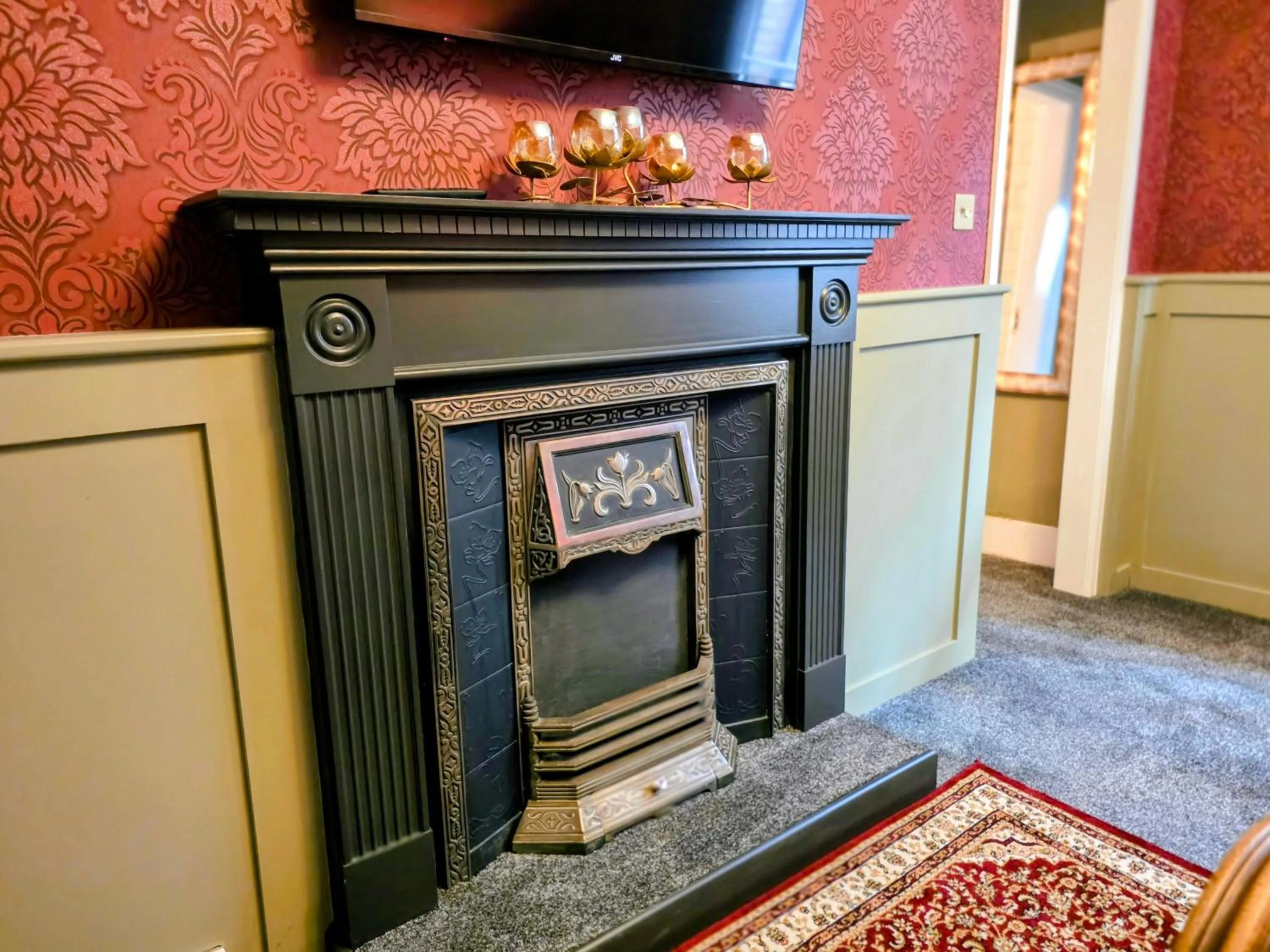 The New Inn by Roomsbooked