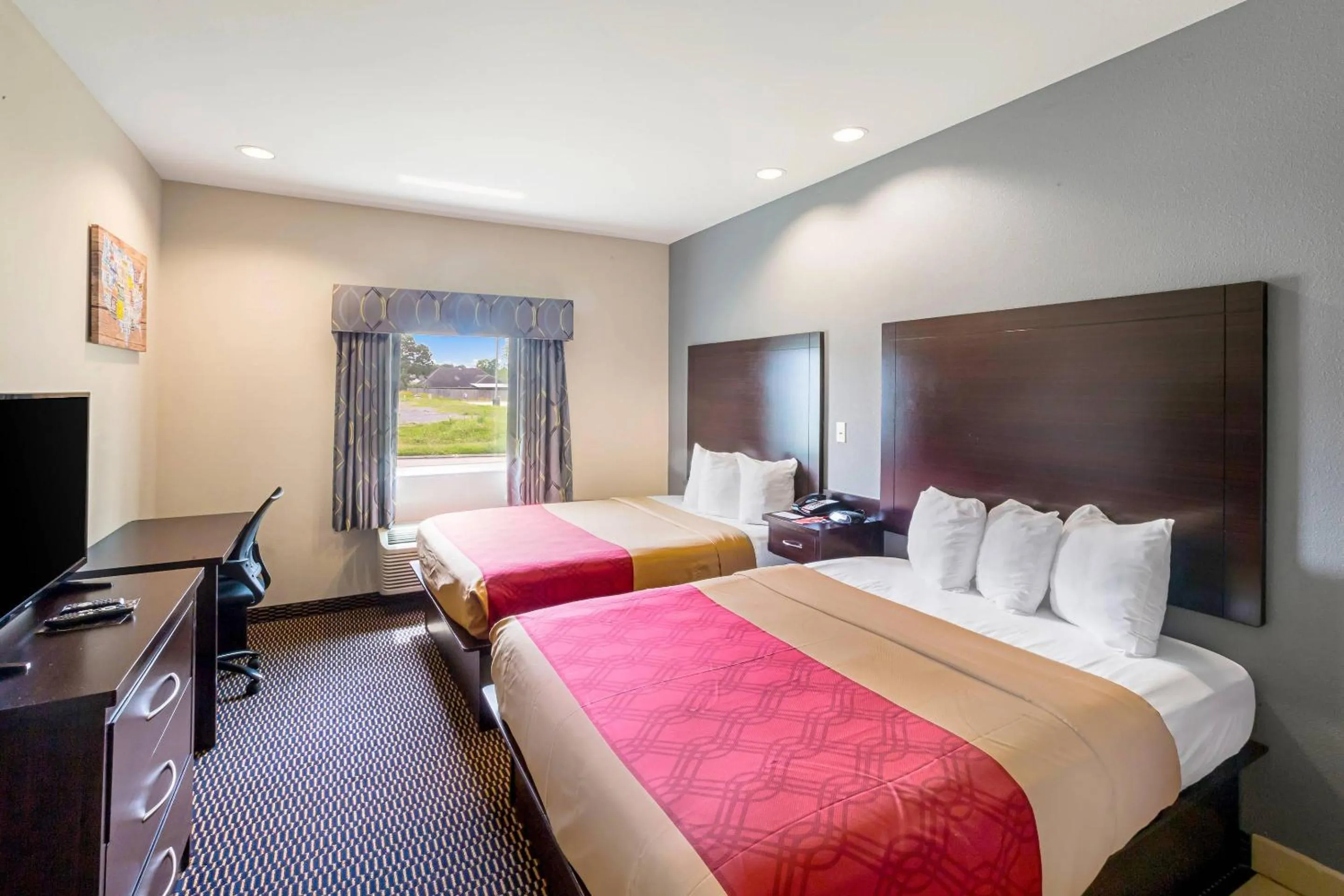 Bedroom, Bed in Econo Lodge Baton Rouge University Area