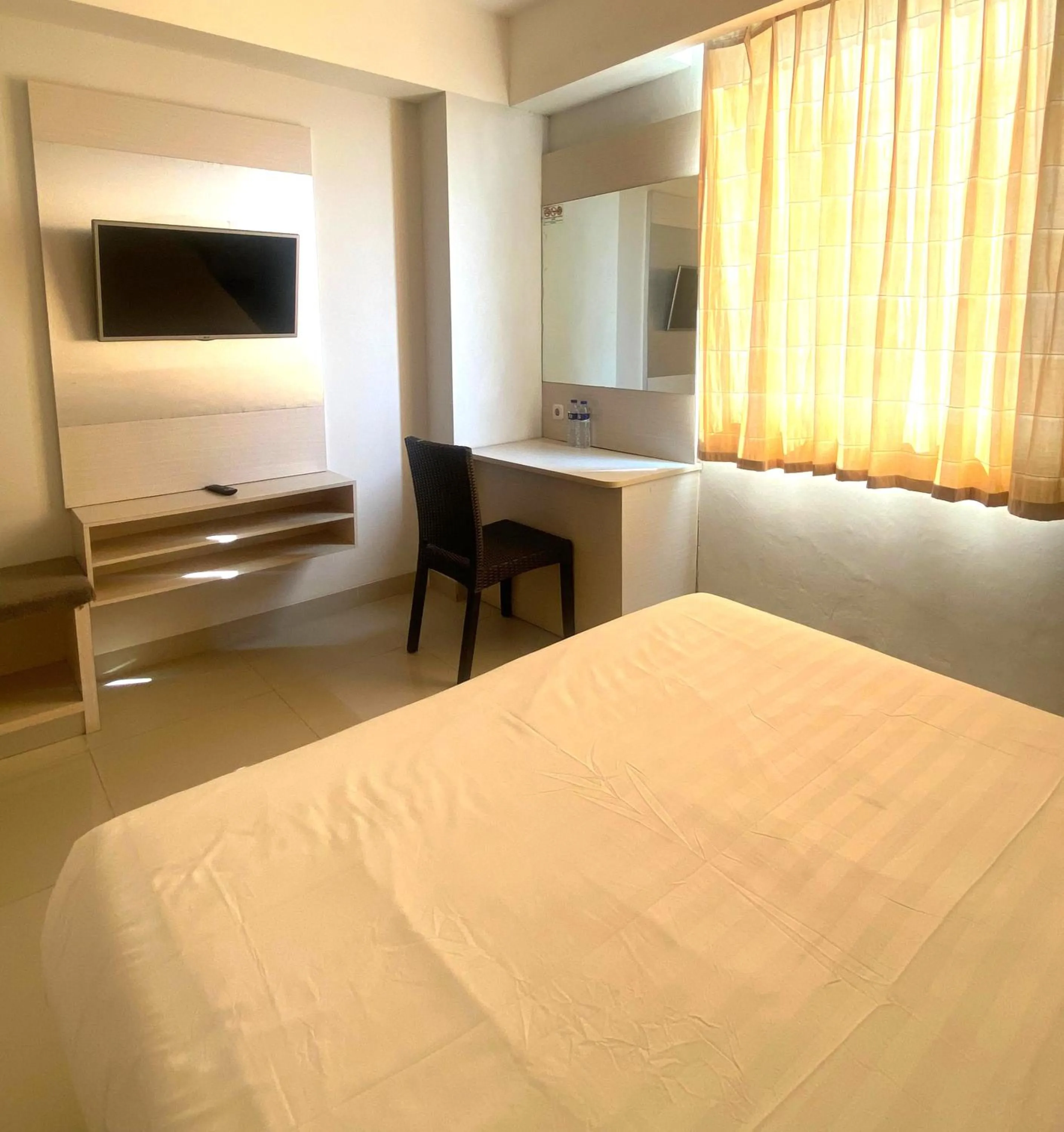 View (from property/room), Bed in Liberta Hotel Grand Sayang Makassar