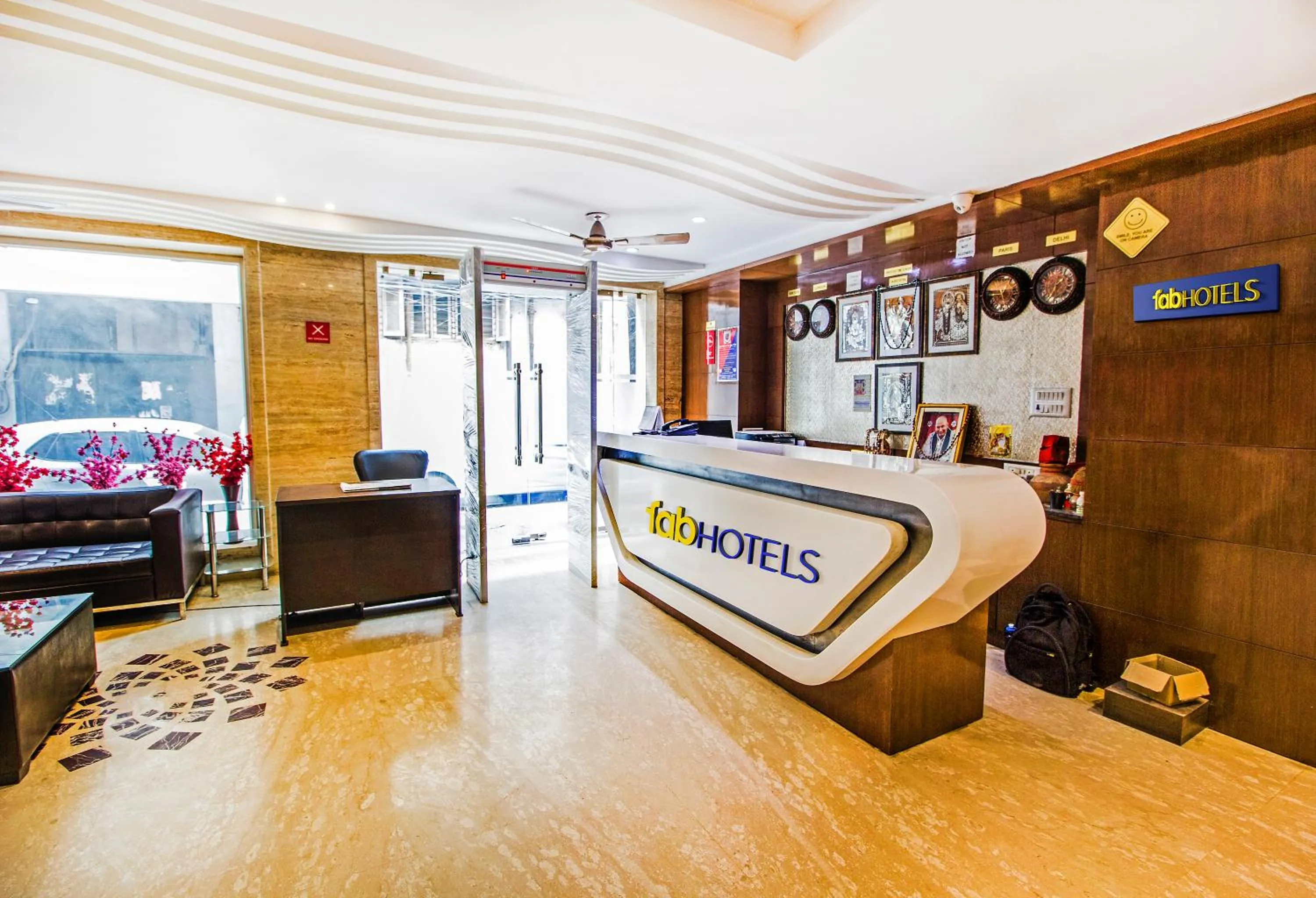 Lobby or reception in FabExpress Le Continental - Nr New Delhi Railway Station