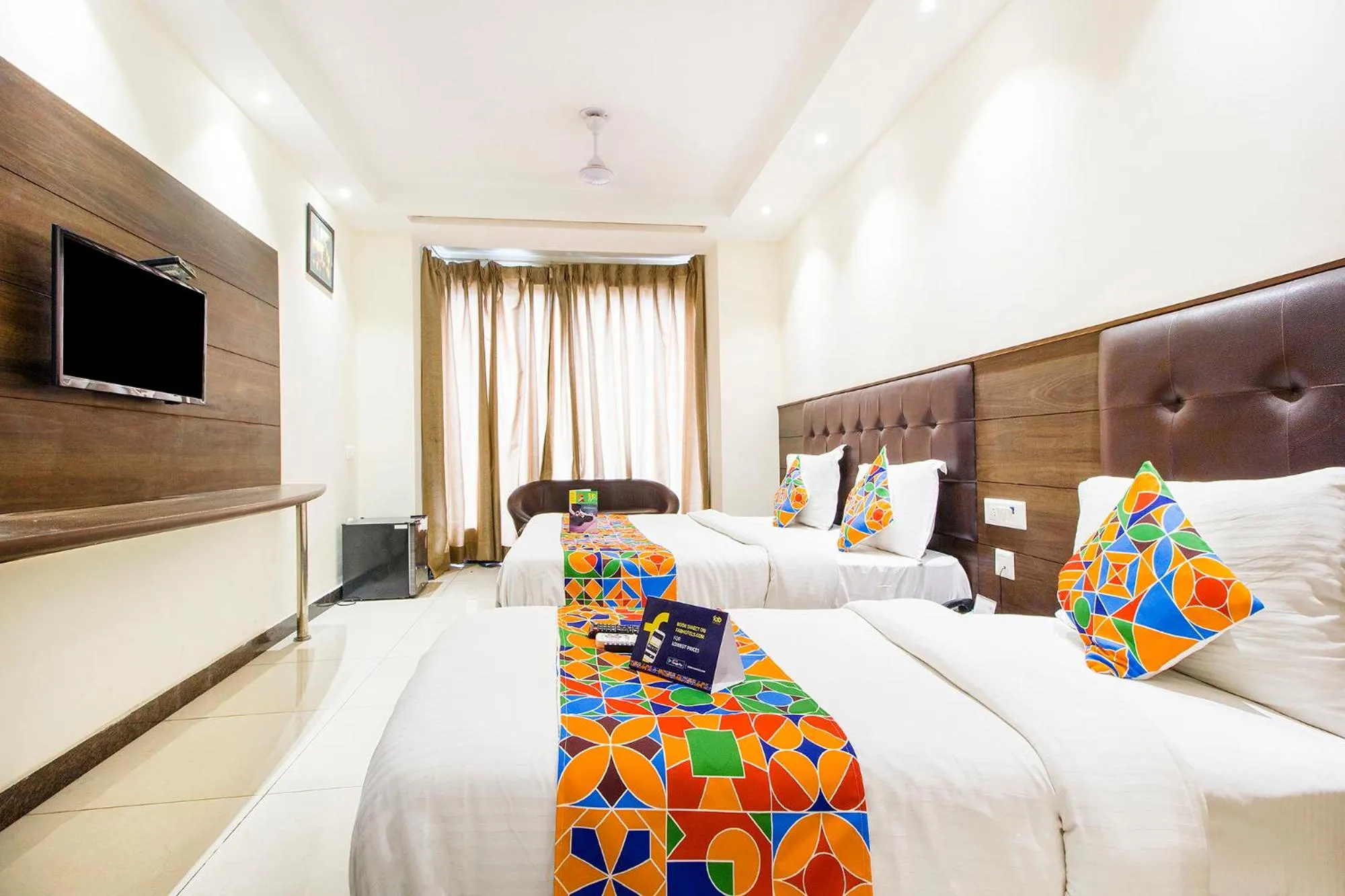 Bed in FabExpress Le Continental - Nr New Delhi Railway Station