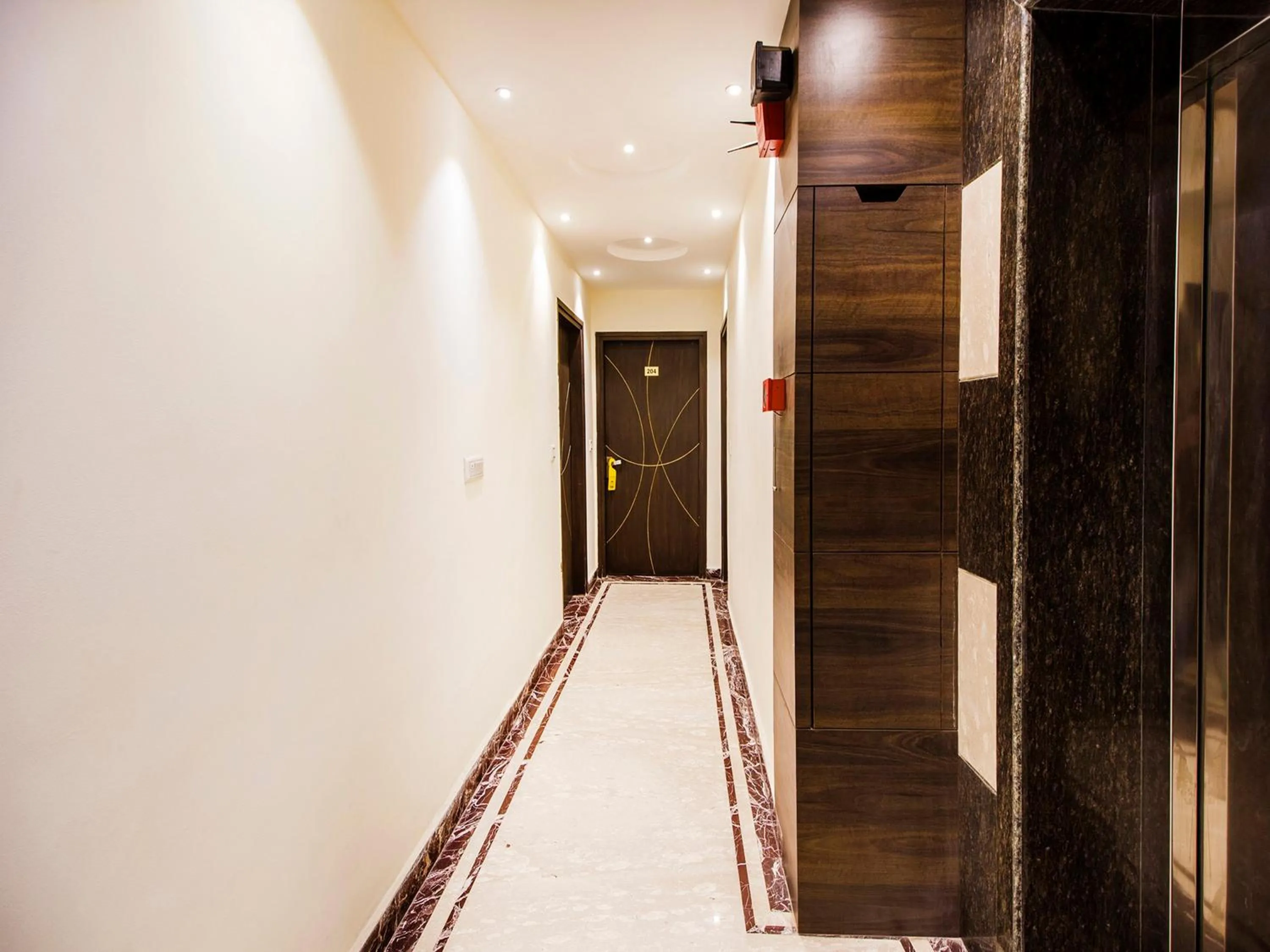 Lobby or reception in FabExpress Le Continental - Nr New Delhi Railway Station