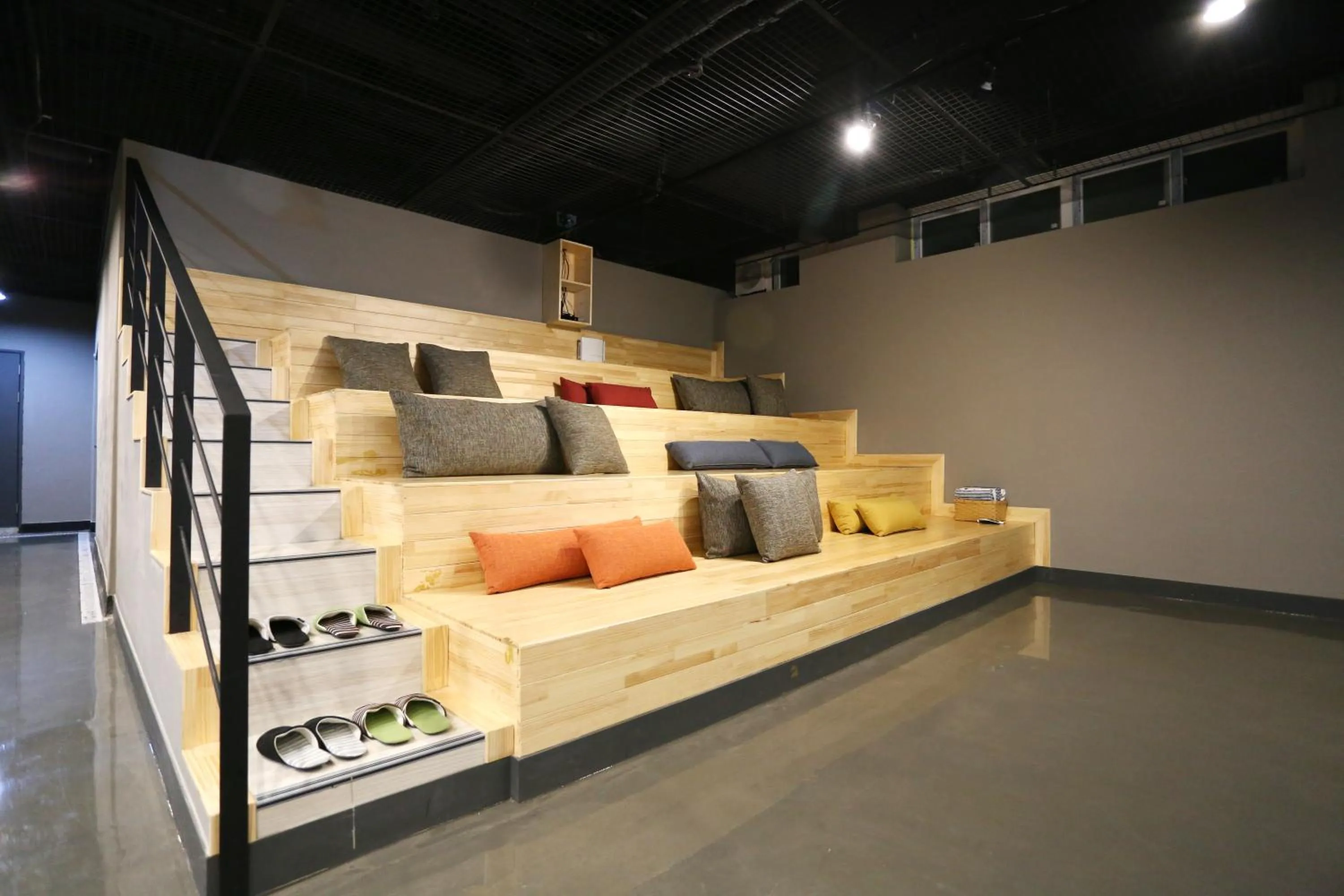 Communal lounge/ TV room in With U Hotel & Guesthouse